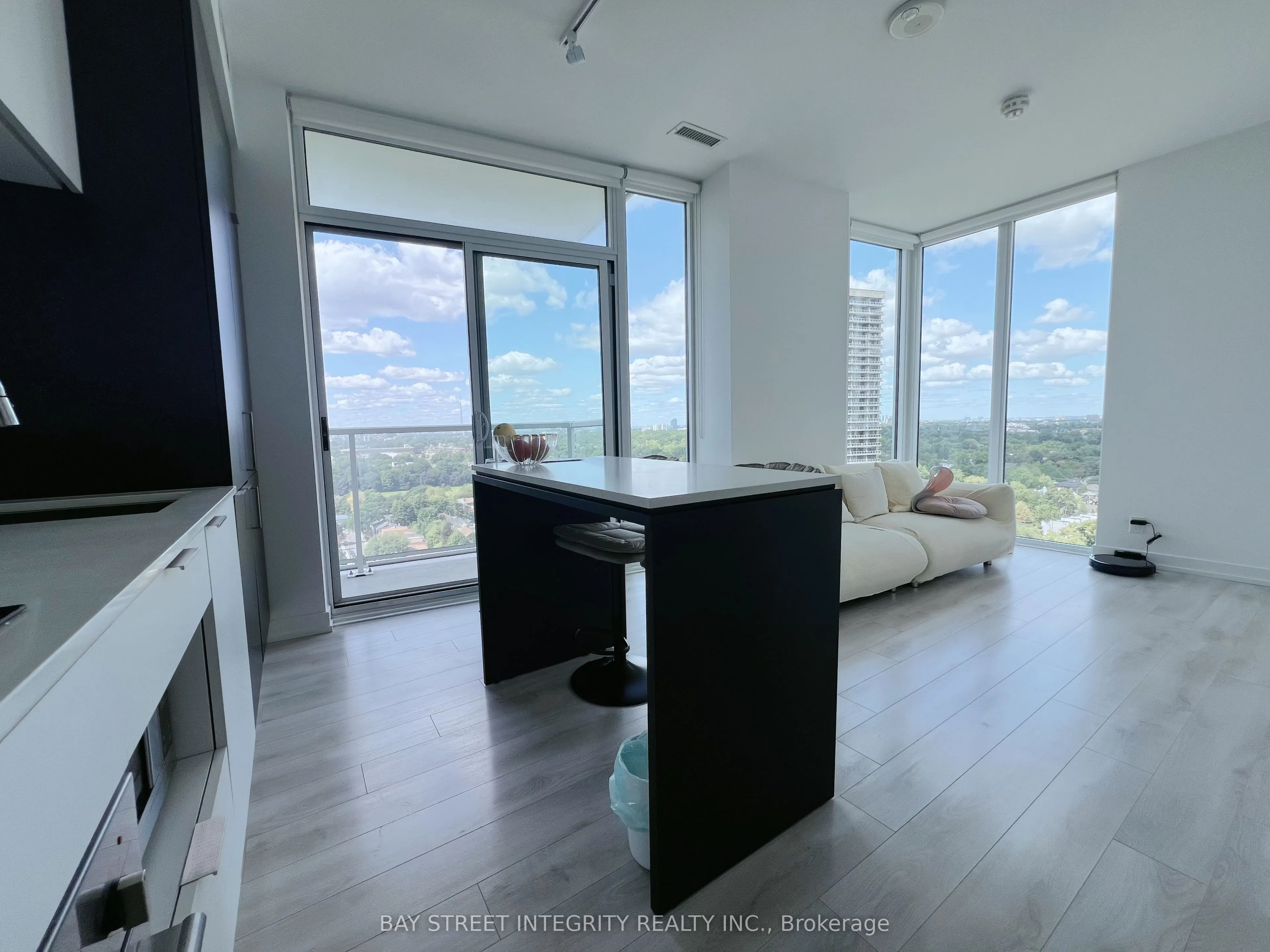 33 Helendale Avenue, #1512