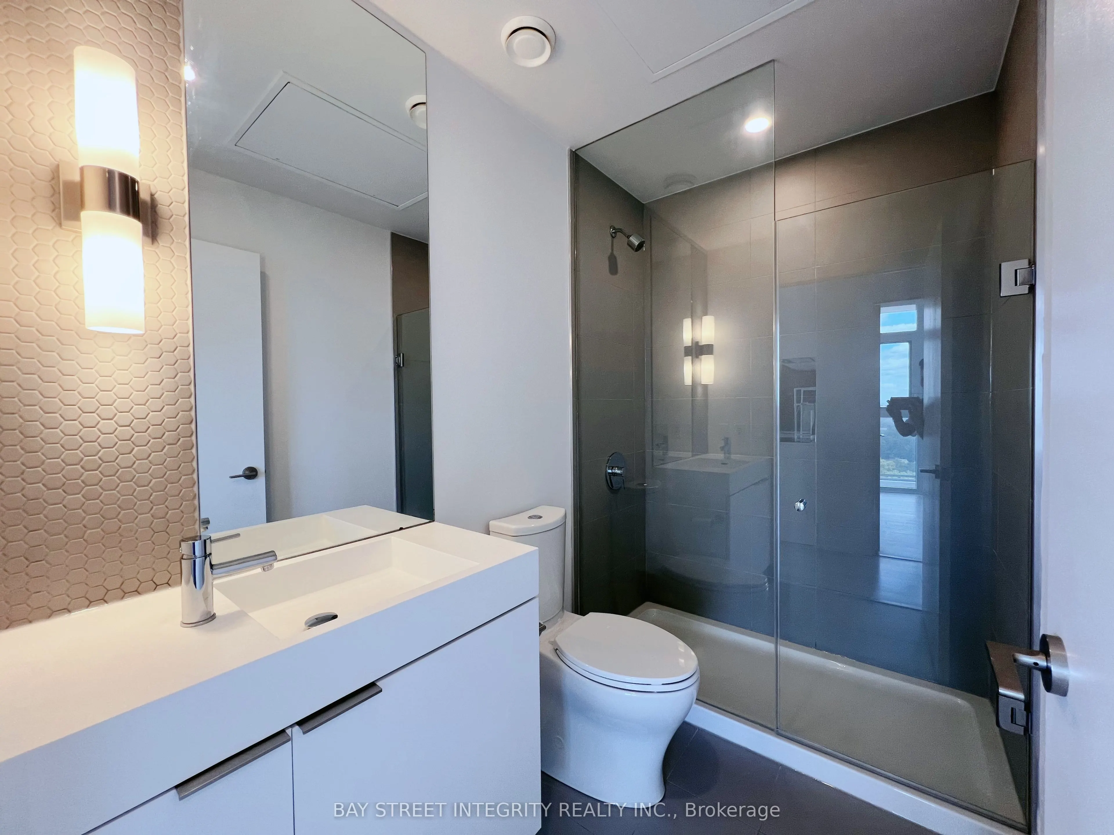 33 Helendale Avenue, #1512