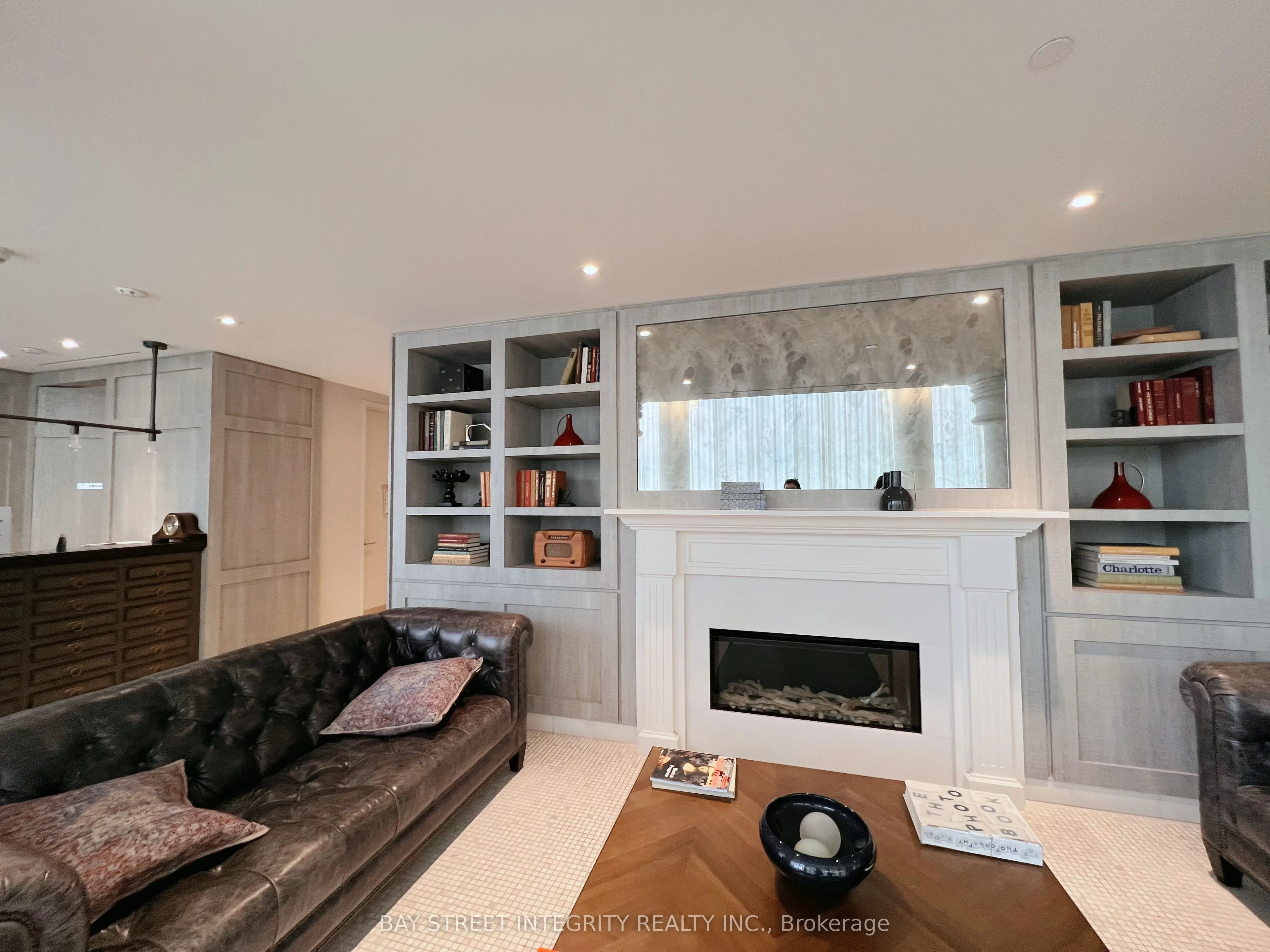 33 Helendale Avenue, #1512