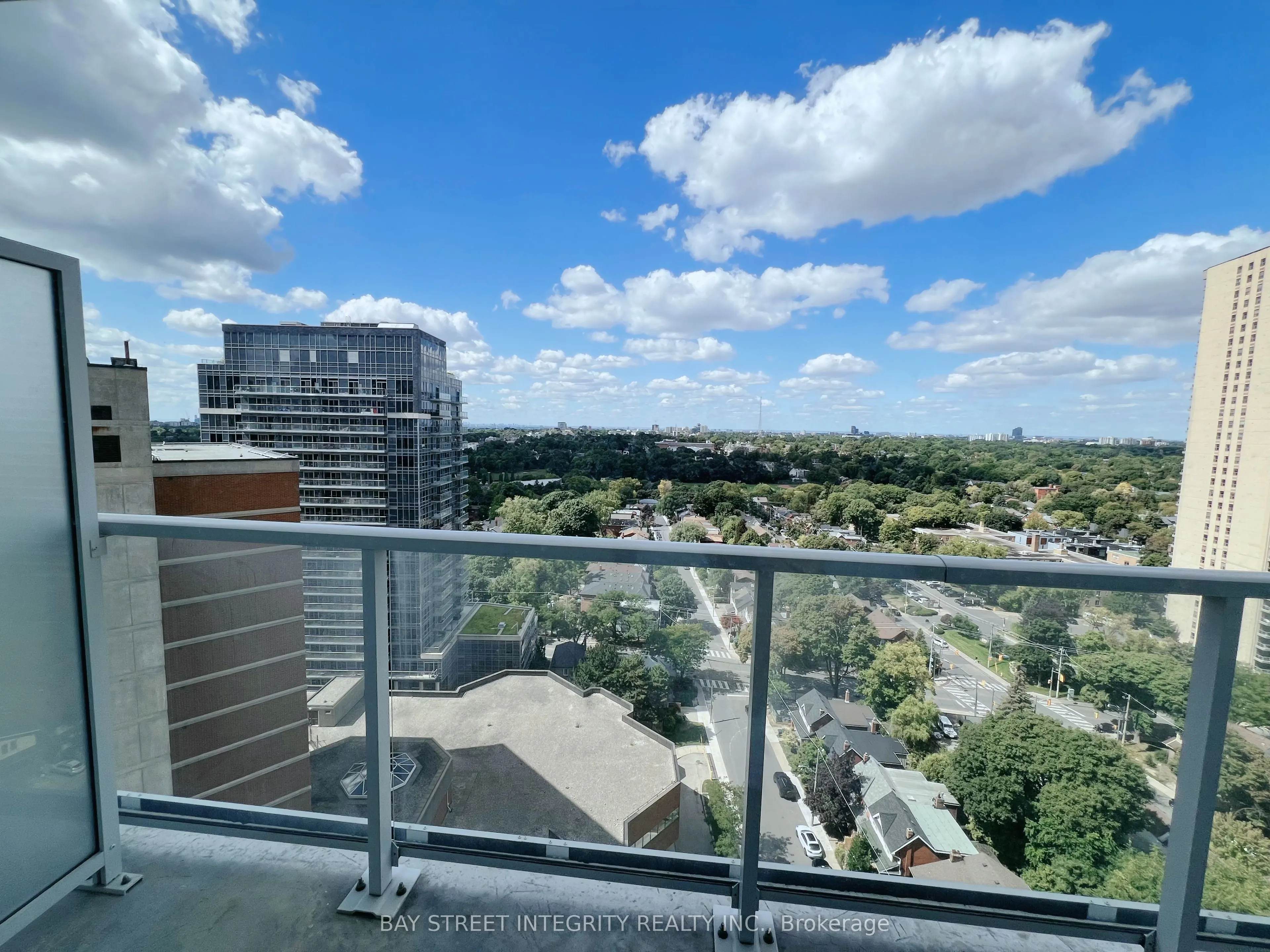 33 Helendale Avenue, #1512