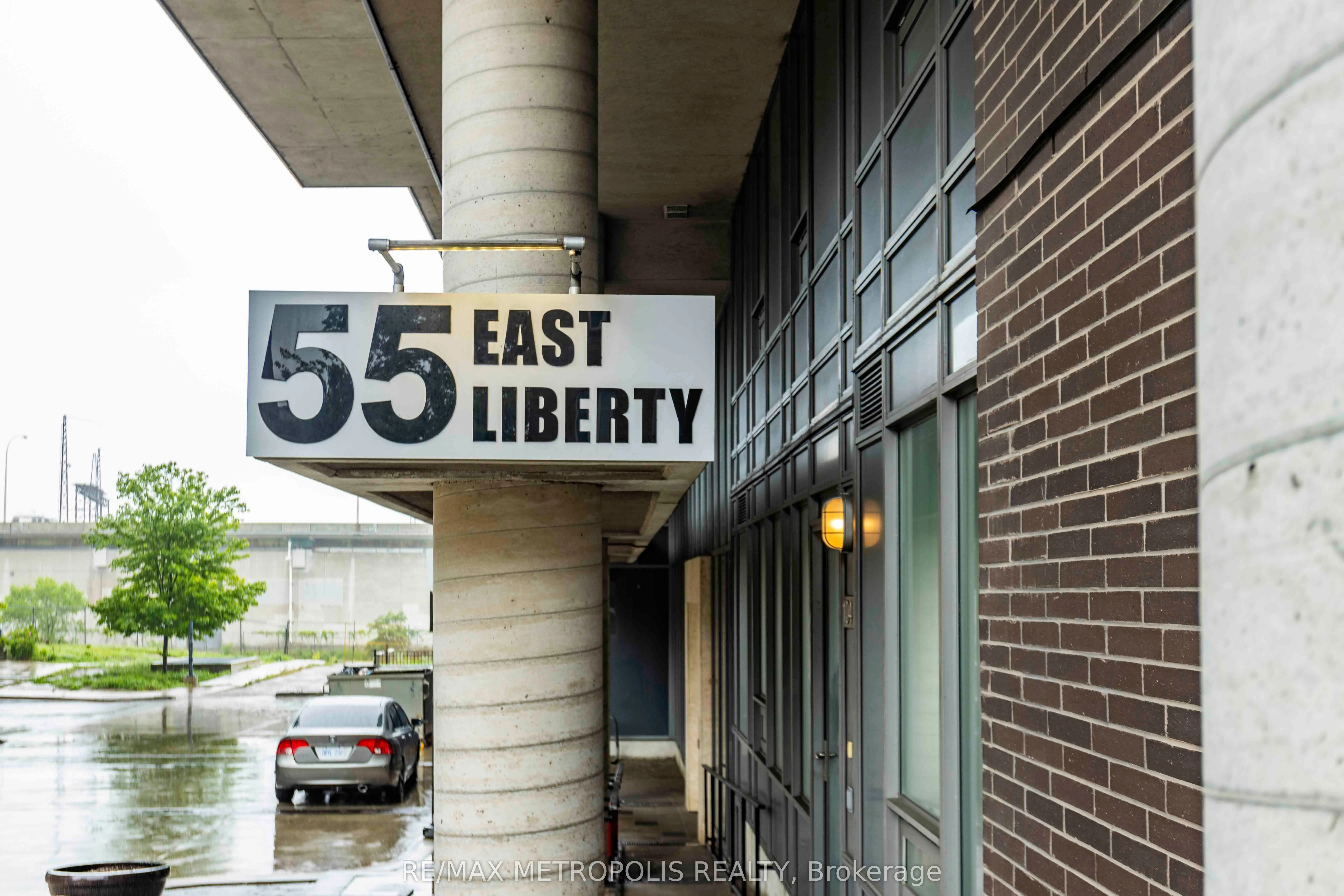 55 East Liberty Street, #813