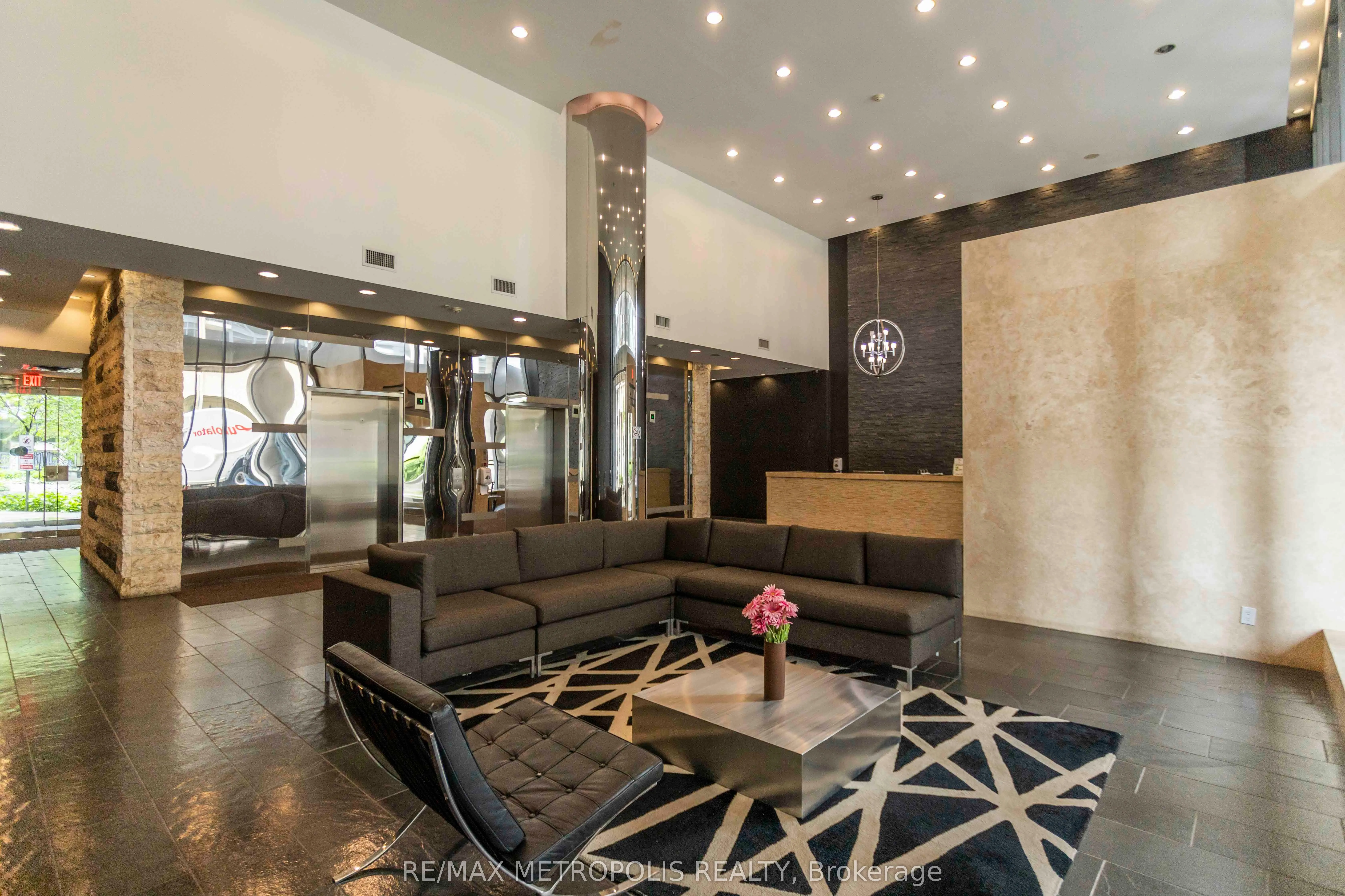 55 East Liberty Street, #813