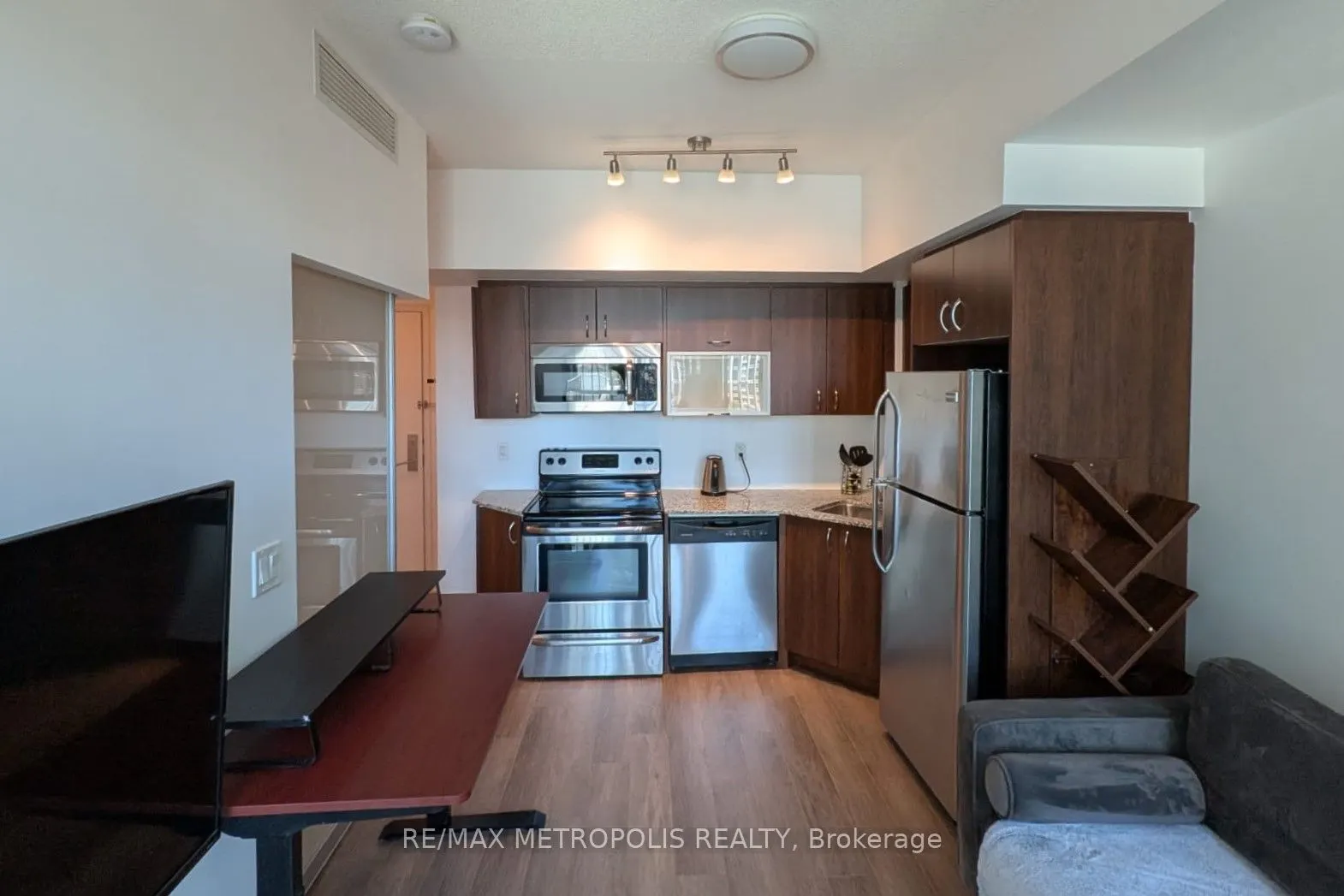 55 East Liberty Street, #813