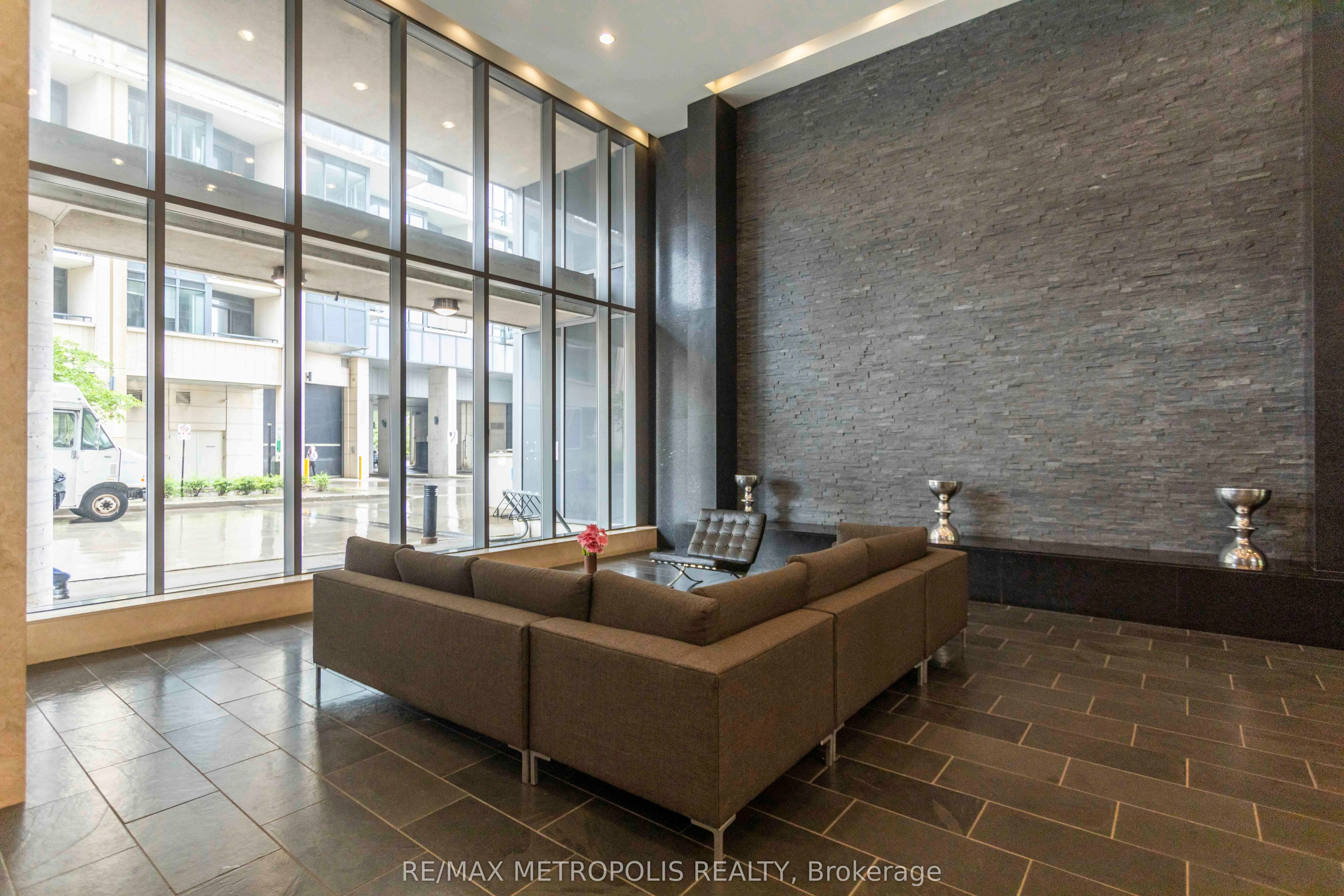 55 East Liberty Street, #813