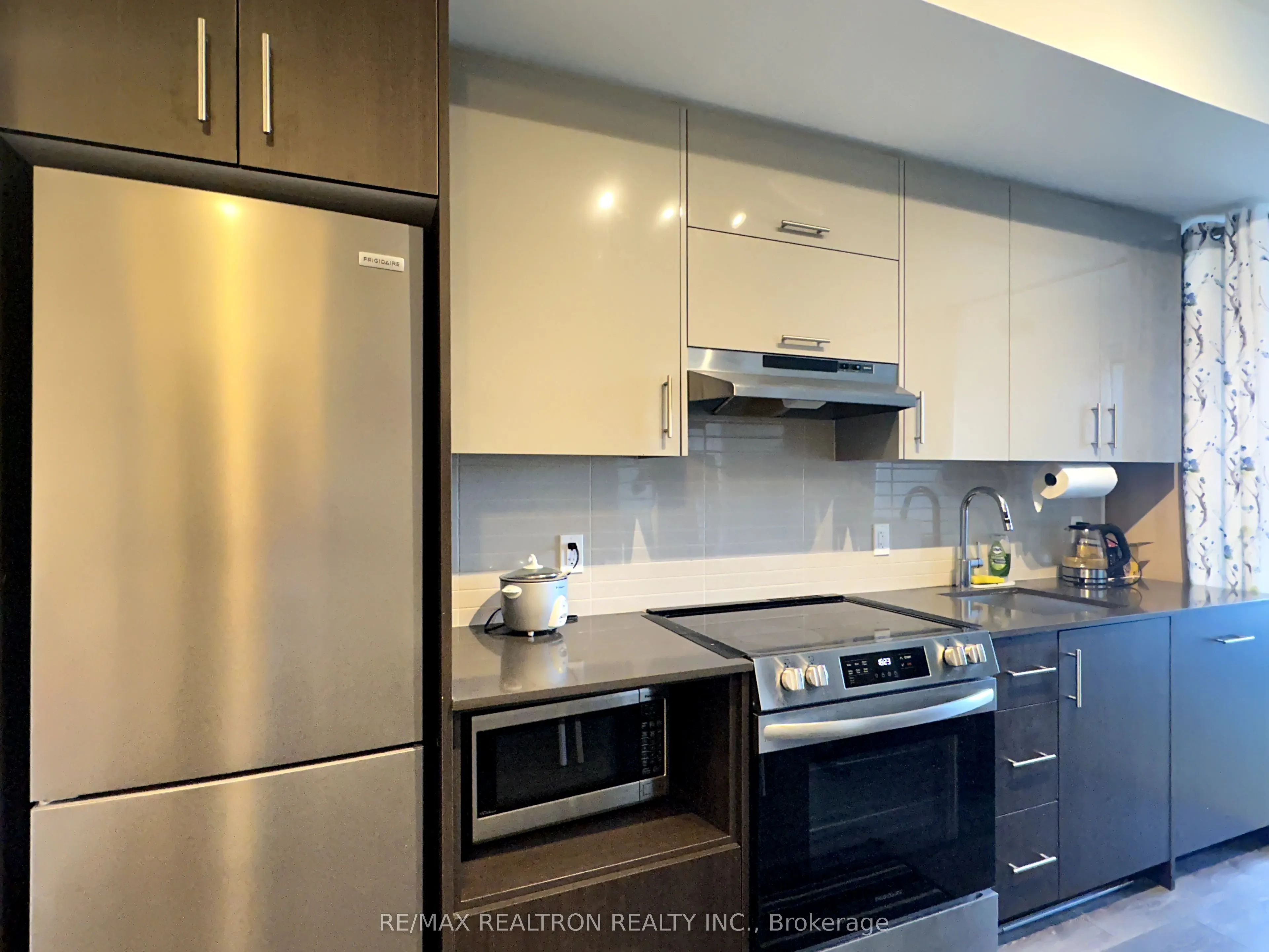 188 Fairview Mall Drive, #225