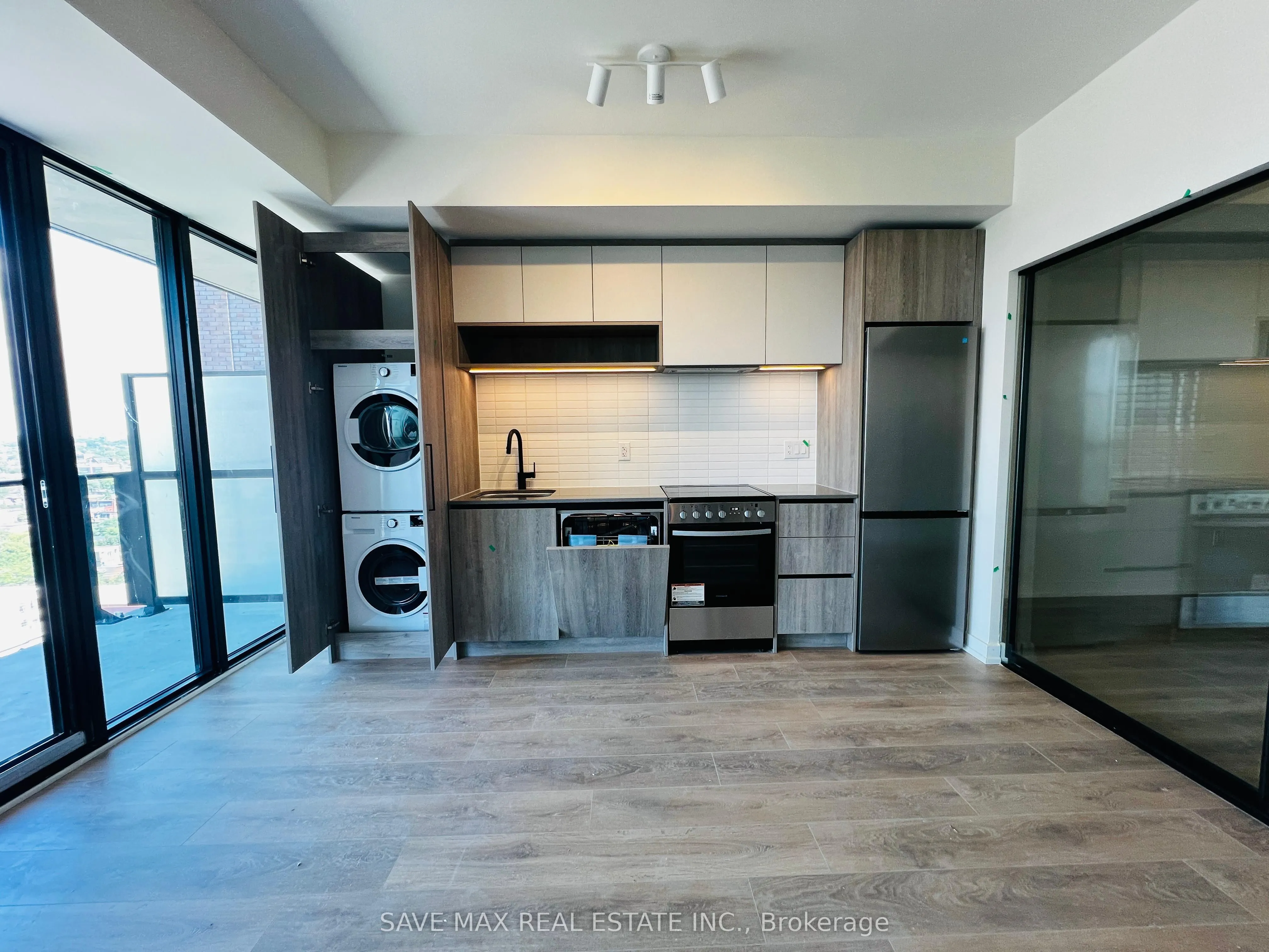 181 Sterling Road, #LPH 1706