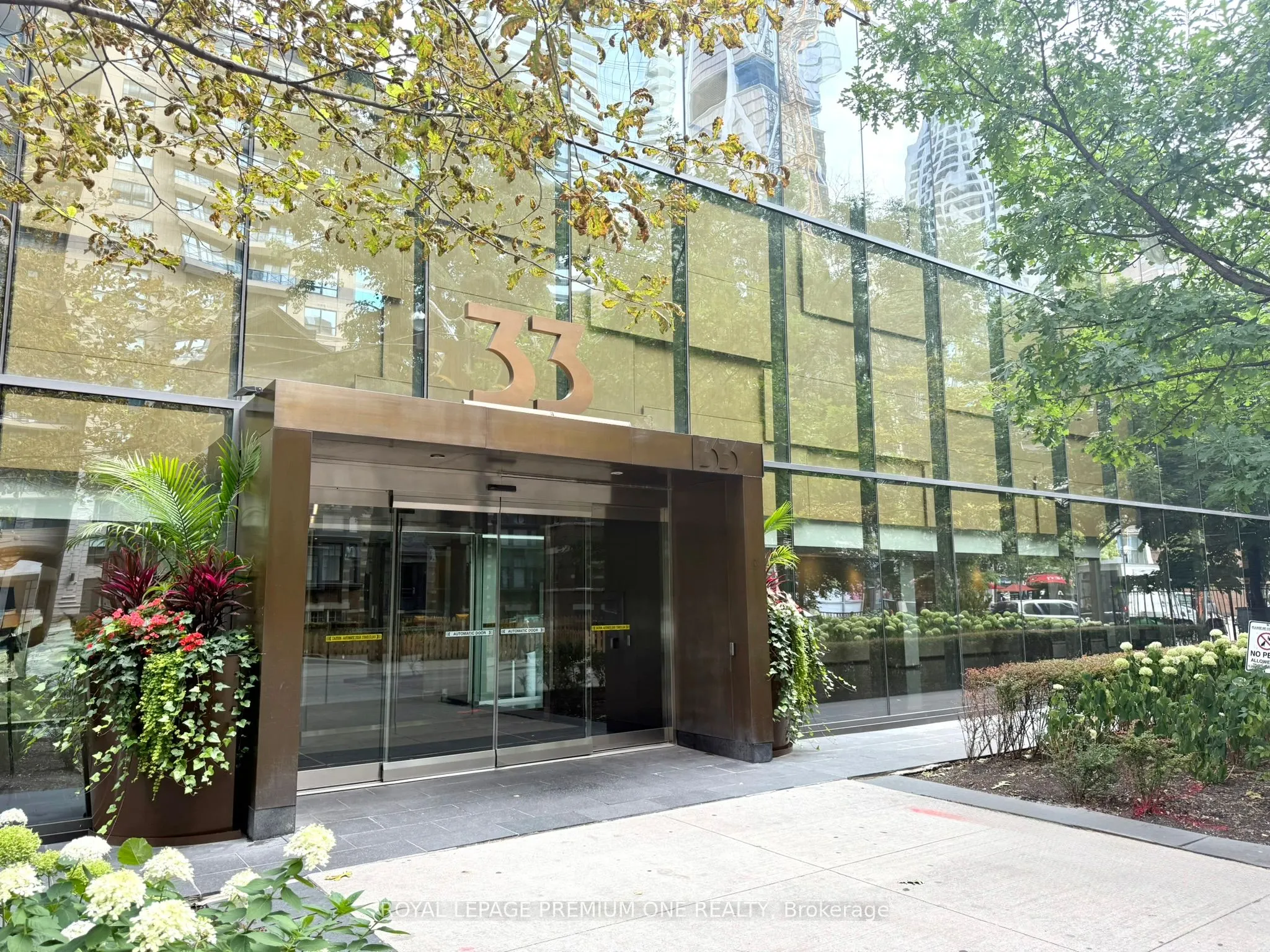 33 Charles Street E, #1908