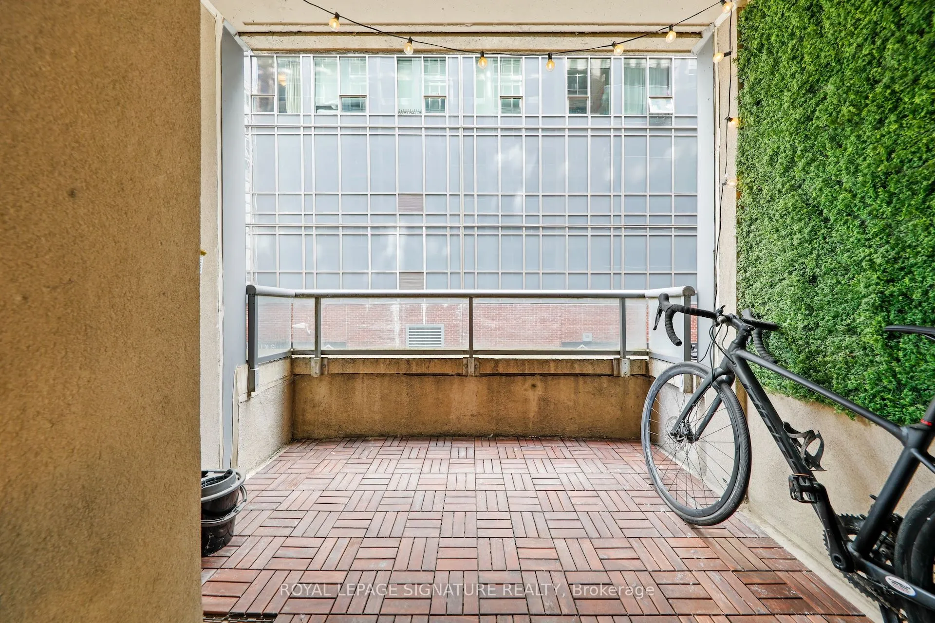 250 Wellington Street W, #343