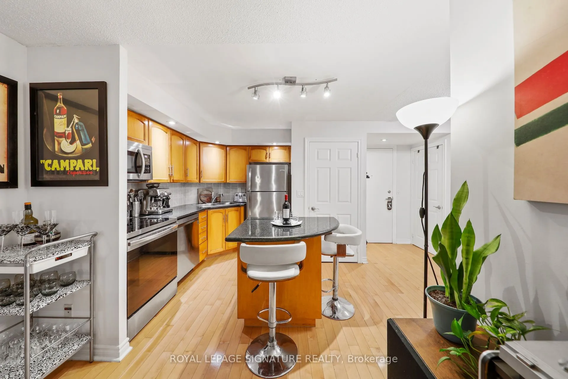 250 Wellington Street W, #343