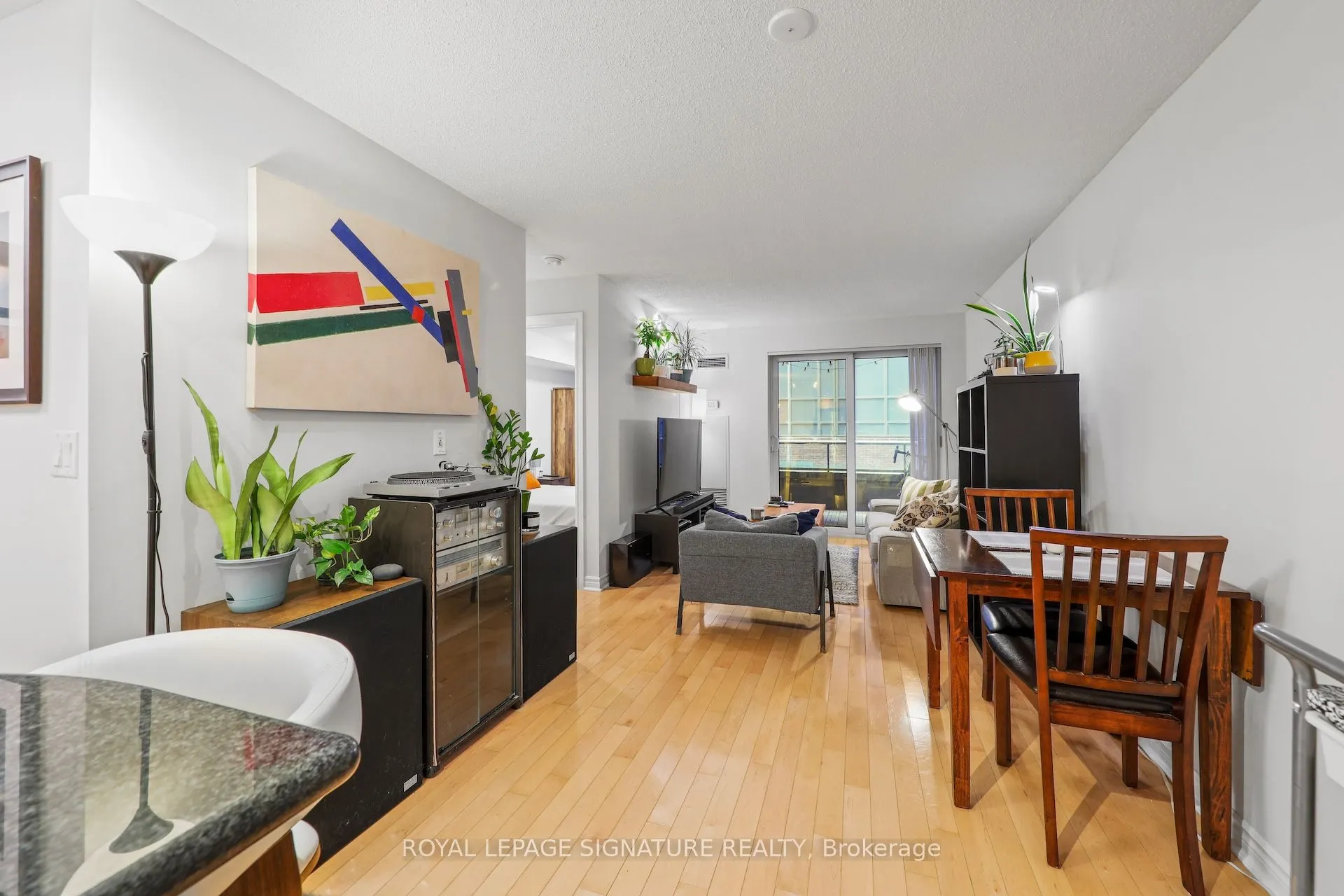 250 Wellington Street W, #343