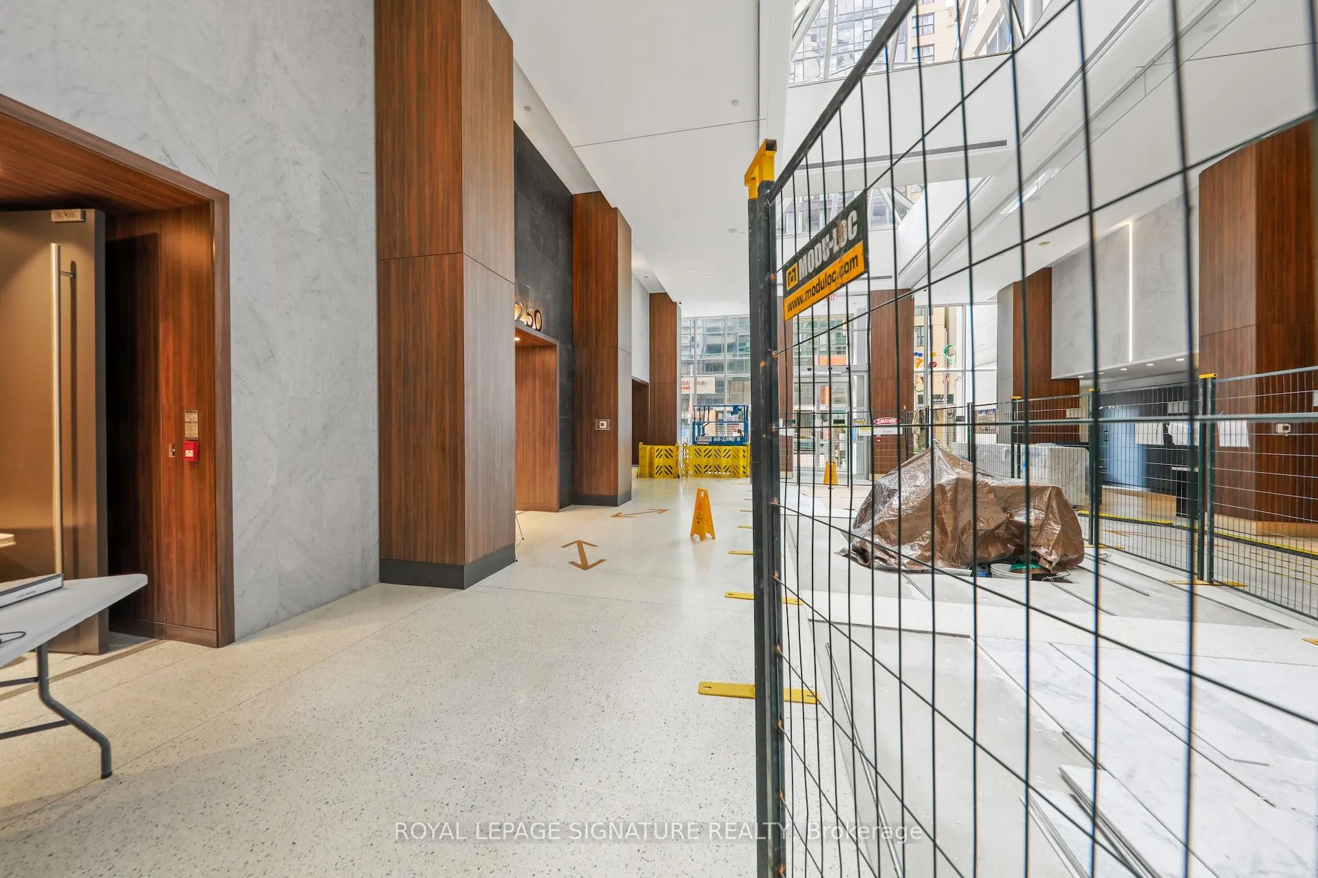 250 Wellington Street W, #343