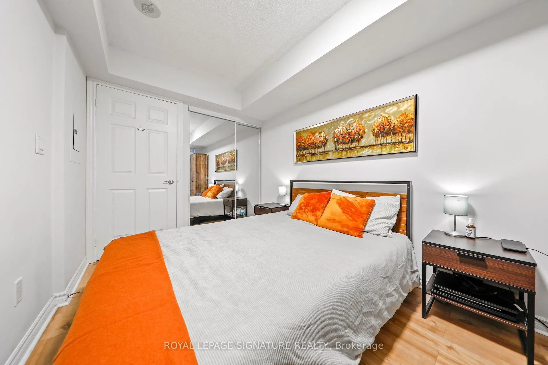 250 Wellington Street W, #343