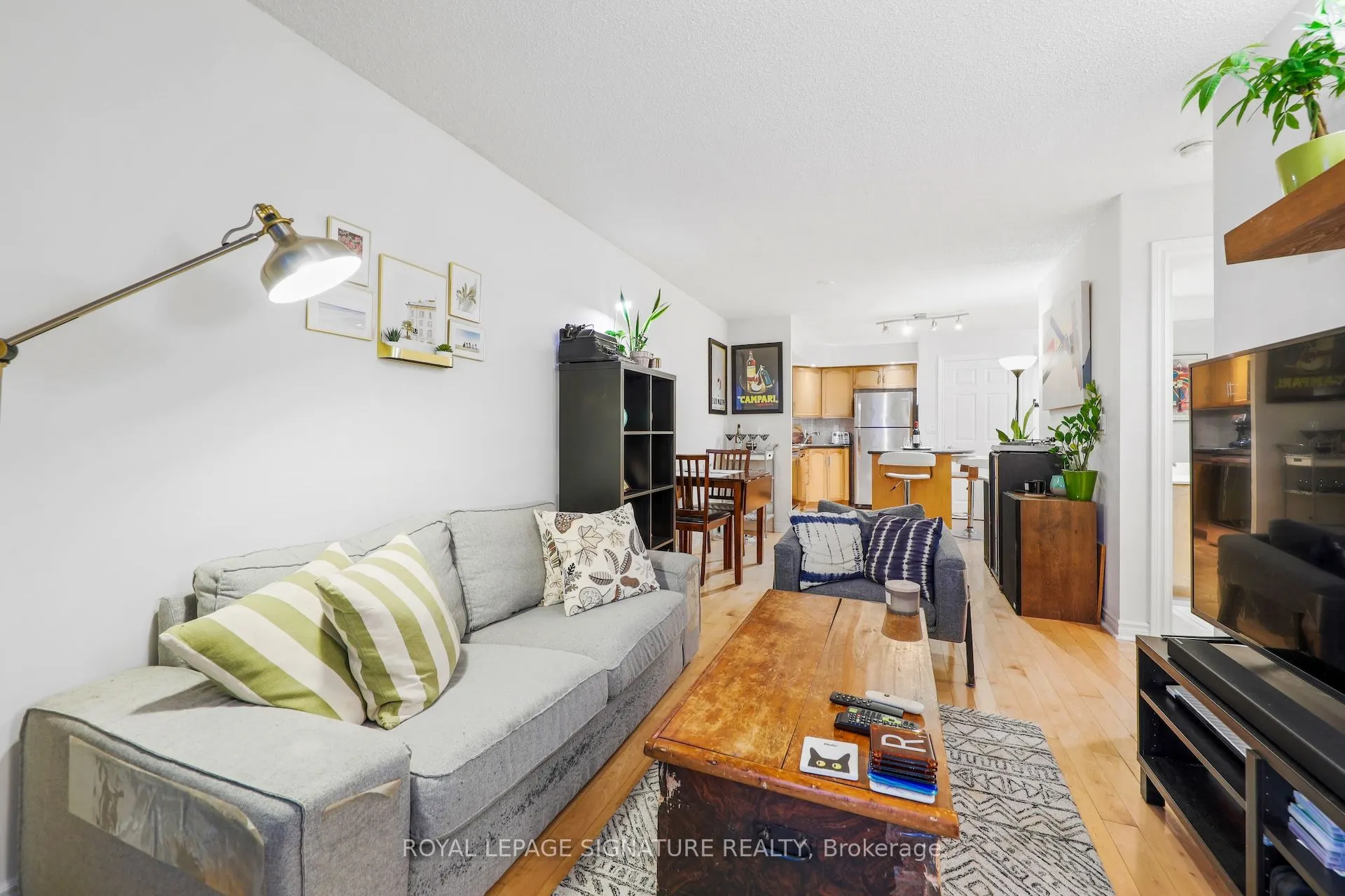 250 Wellington Street W, #343
