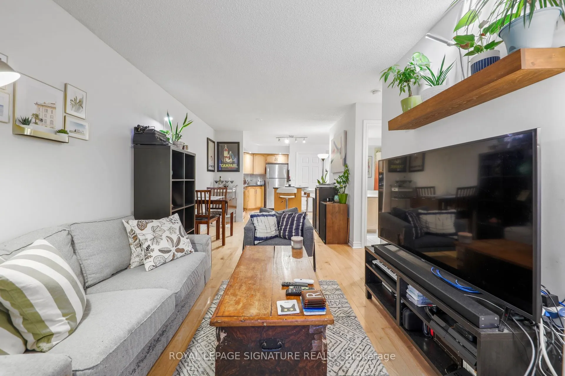 250 Wellington Street W, #343