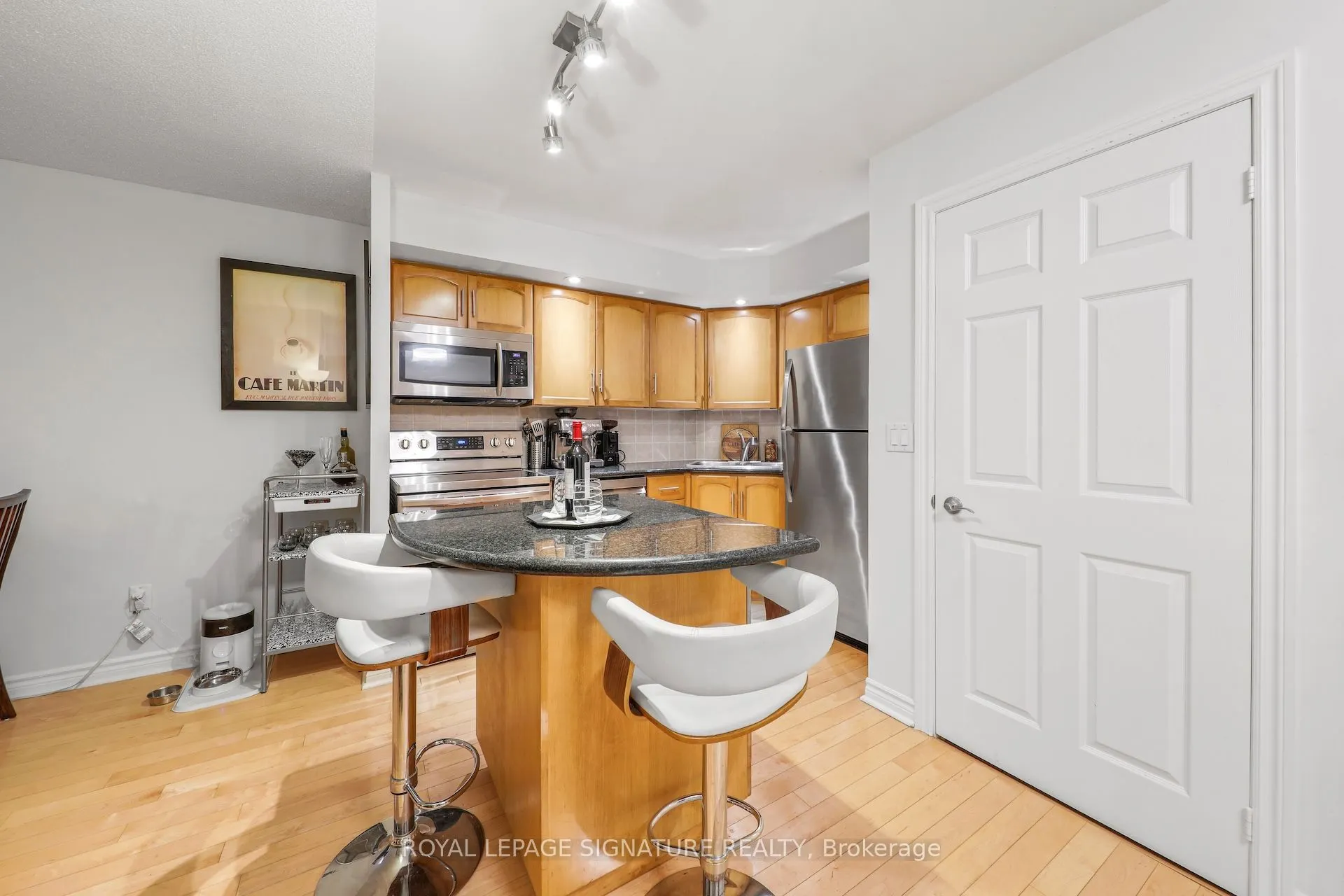 250 Wellington Street W, #343