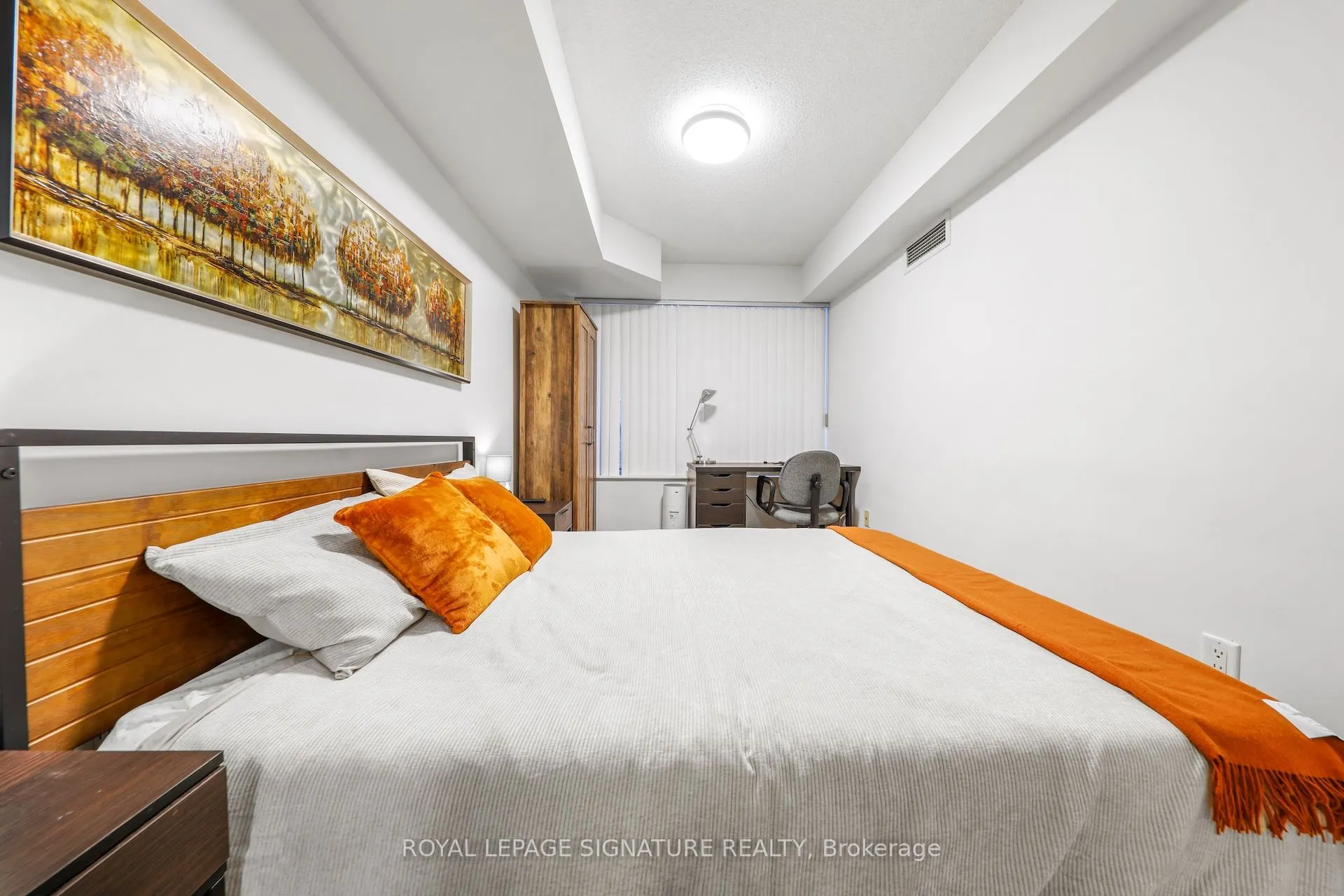 250 Wellington Street W, #343