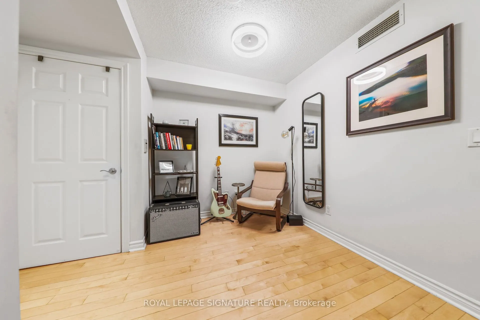 250 Wellington Street W, #343