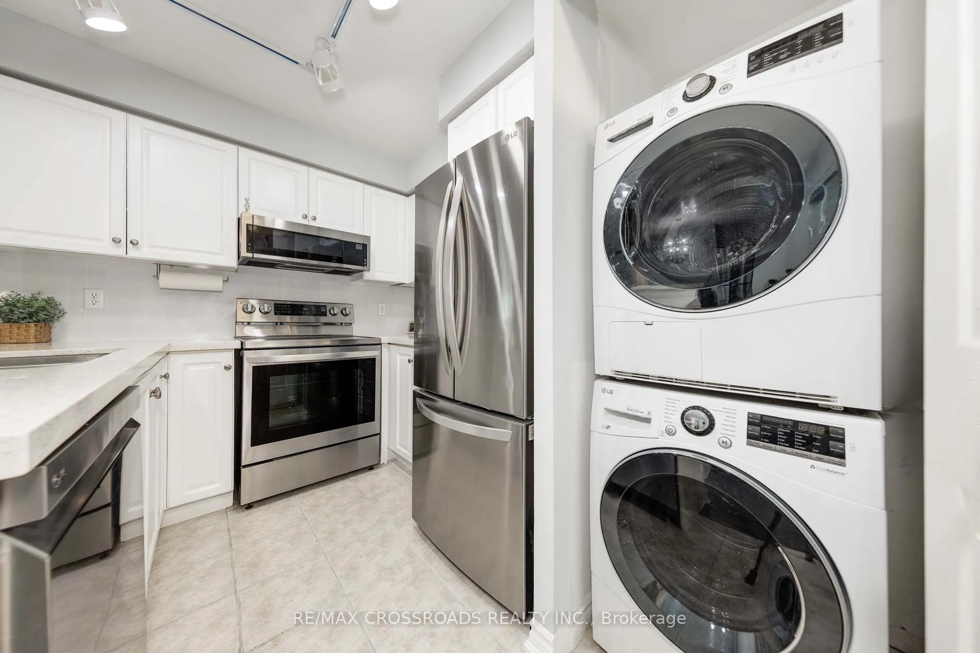 7 Lorraine Drive, #203