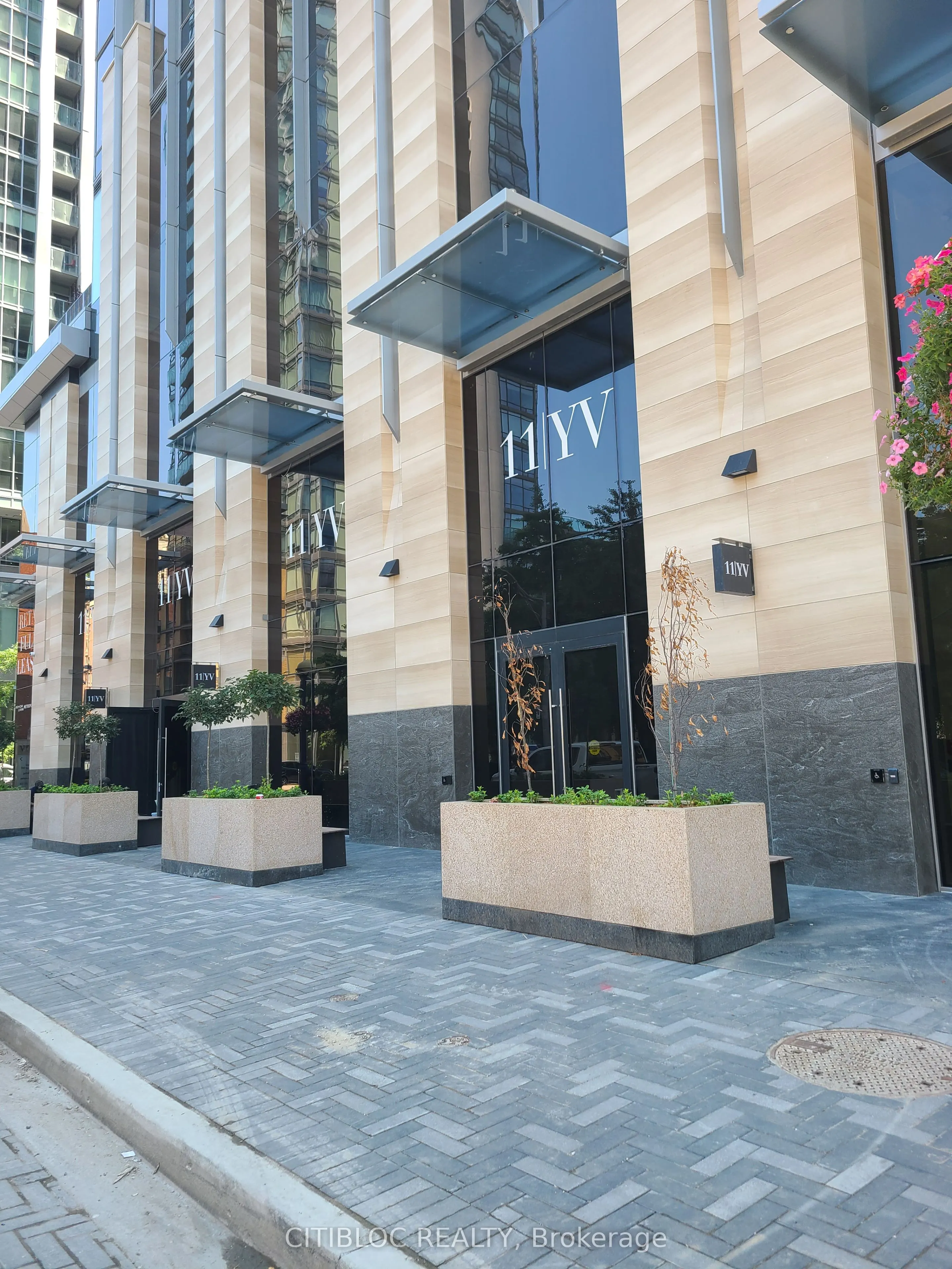 11 Yorkville Avenue, #5209