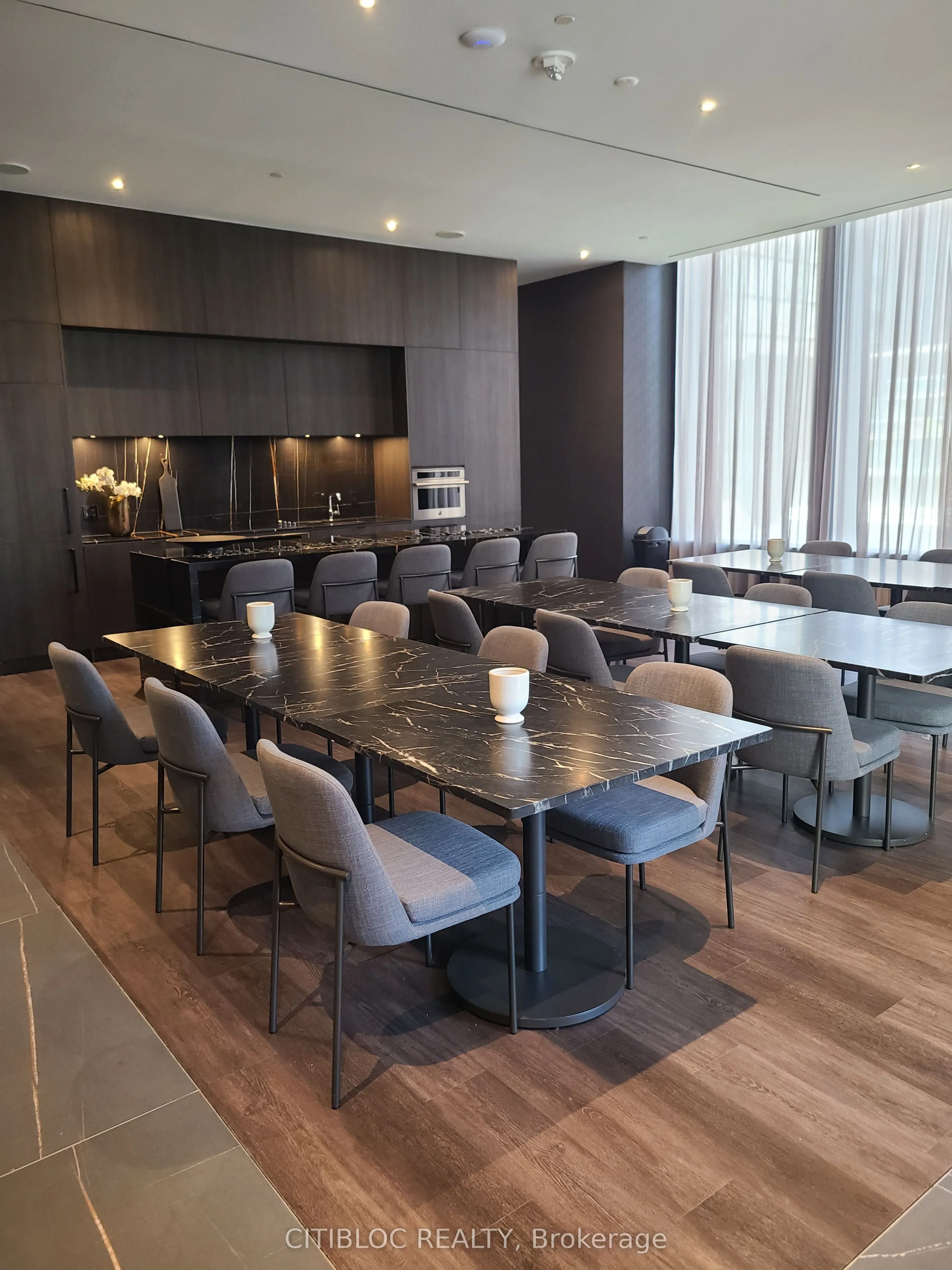 11 Yorkville Avenue, #5209