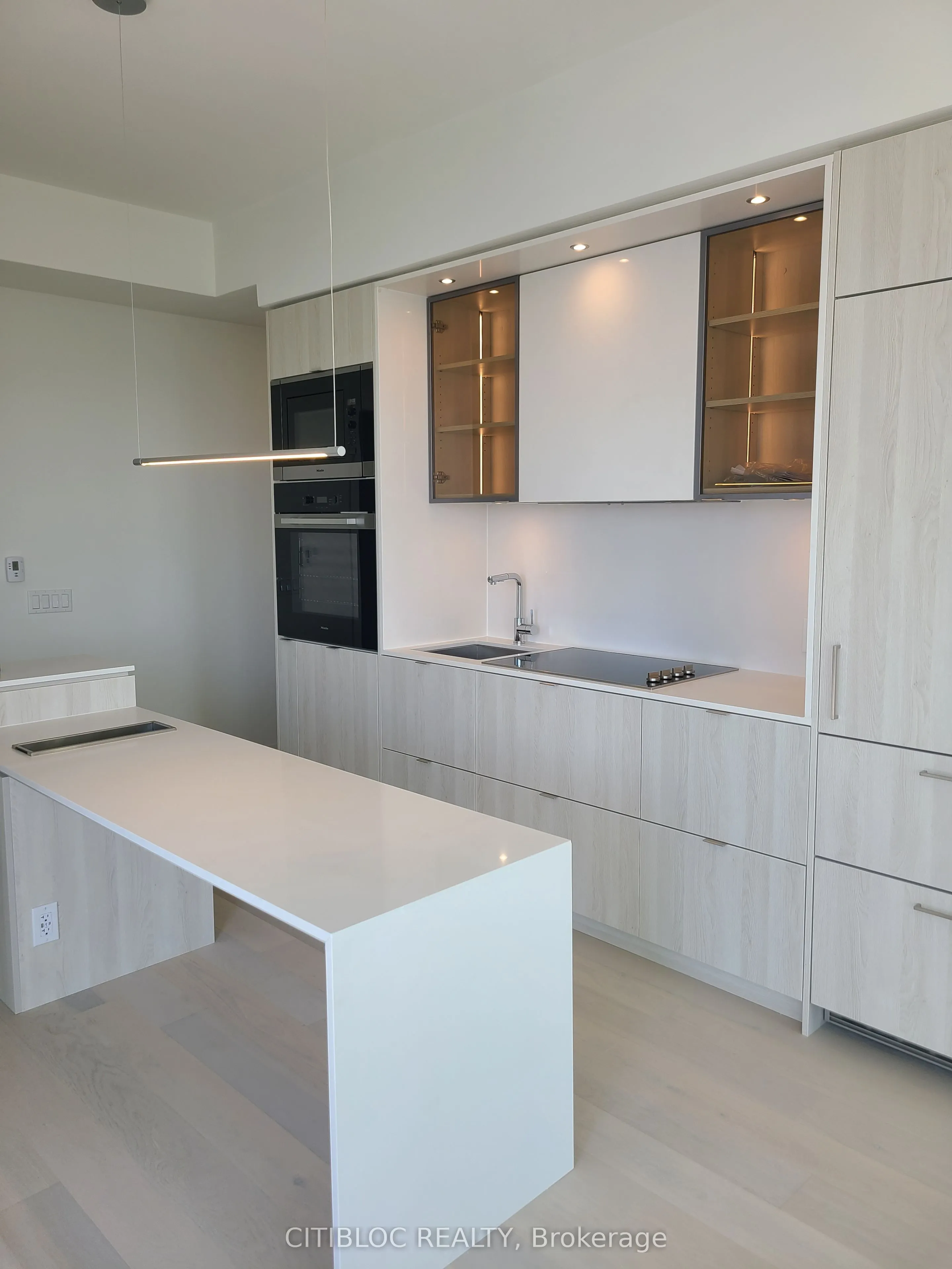 11 Yorkville Avenue, #5209