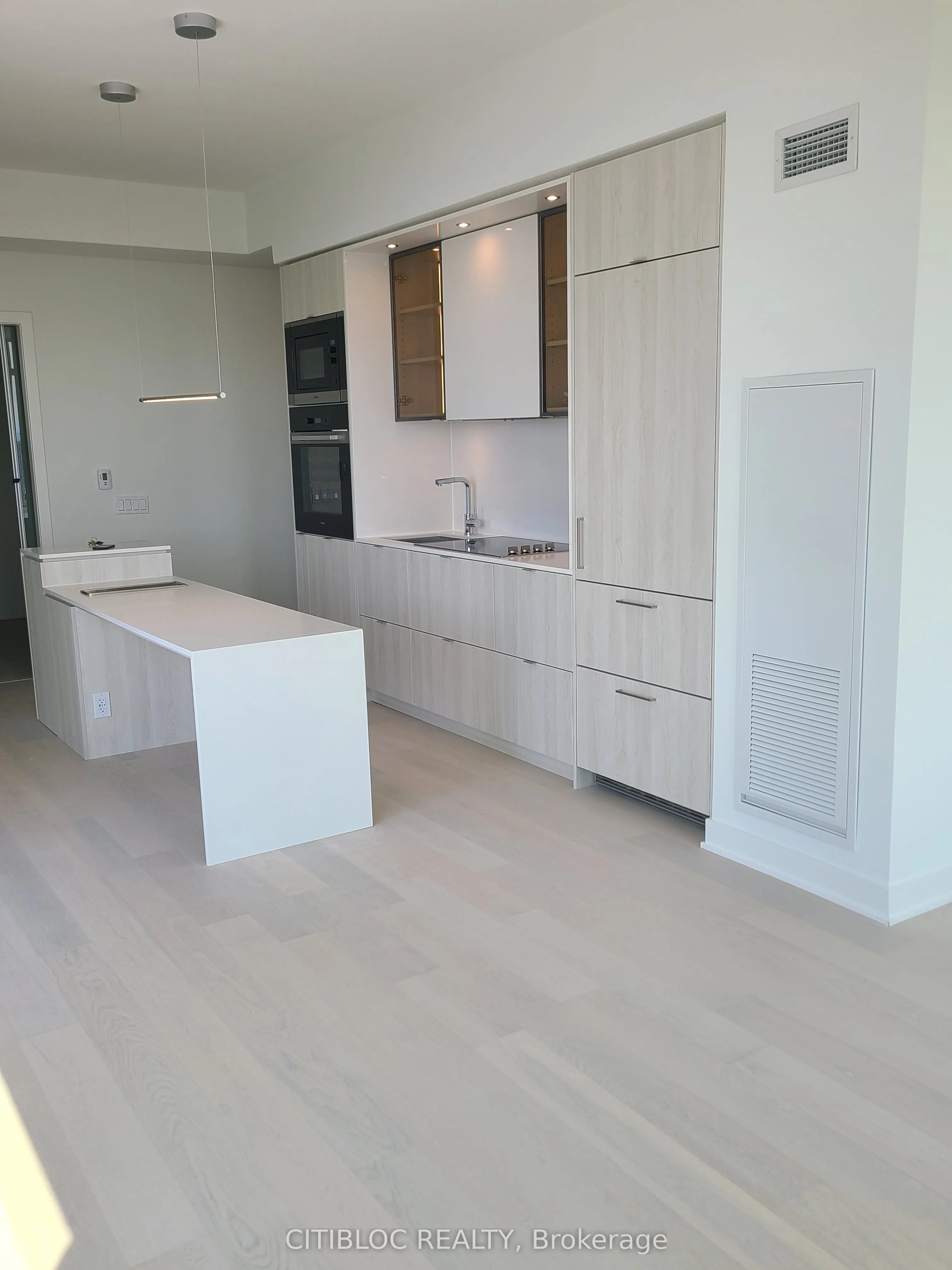 11 Yorkville Avenue, #5209