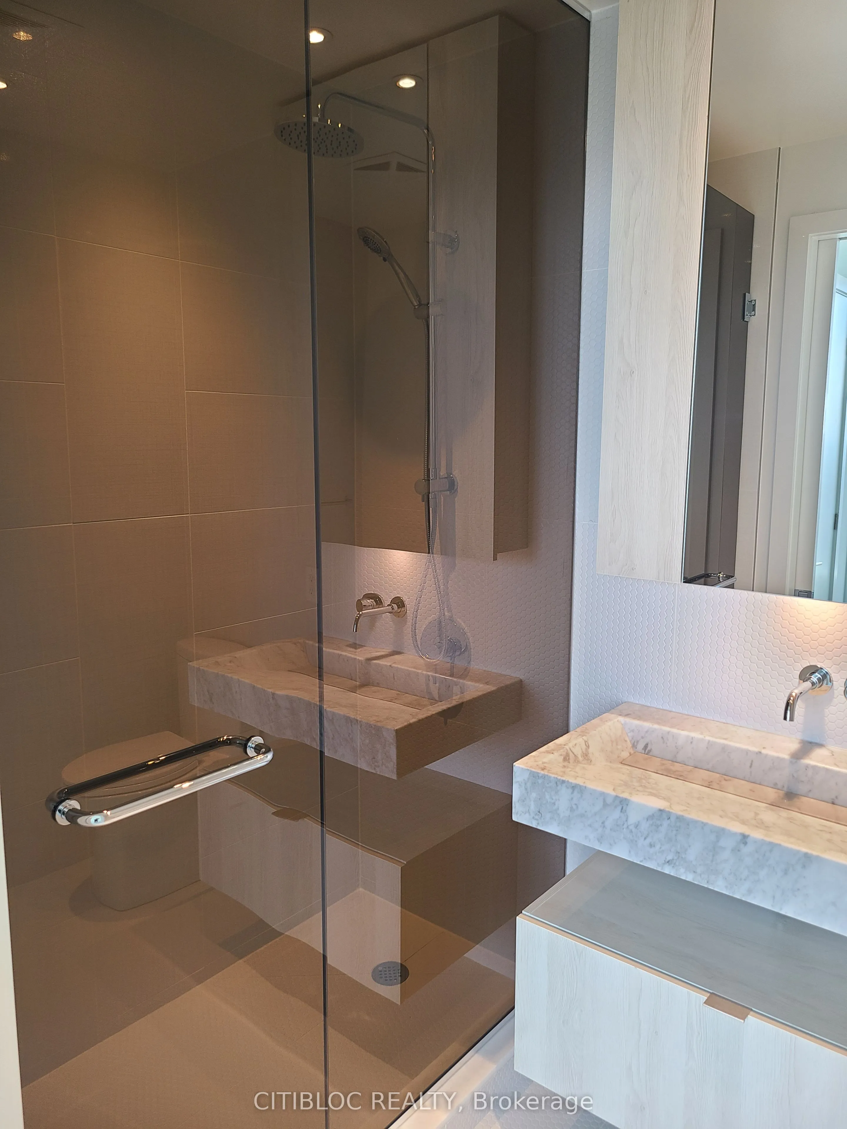 11 Yorkville Avenue, #5209