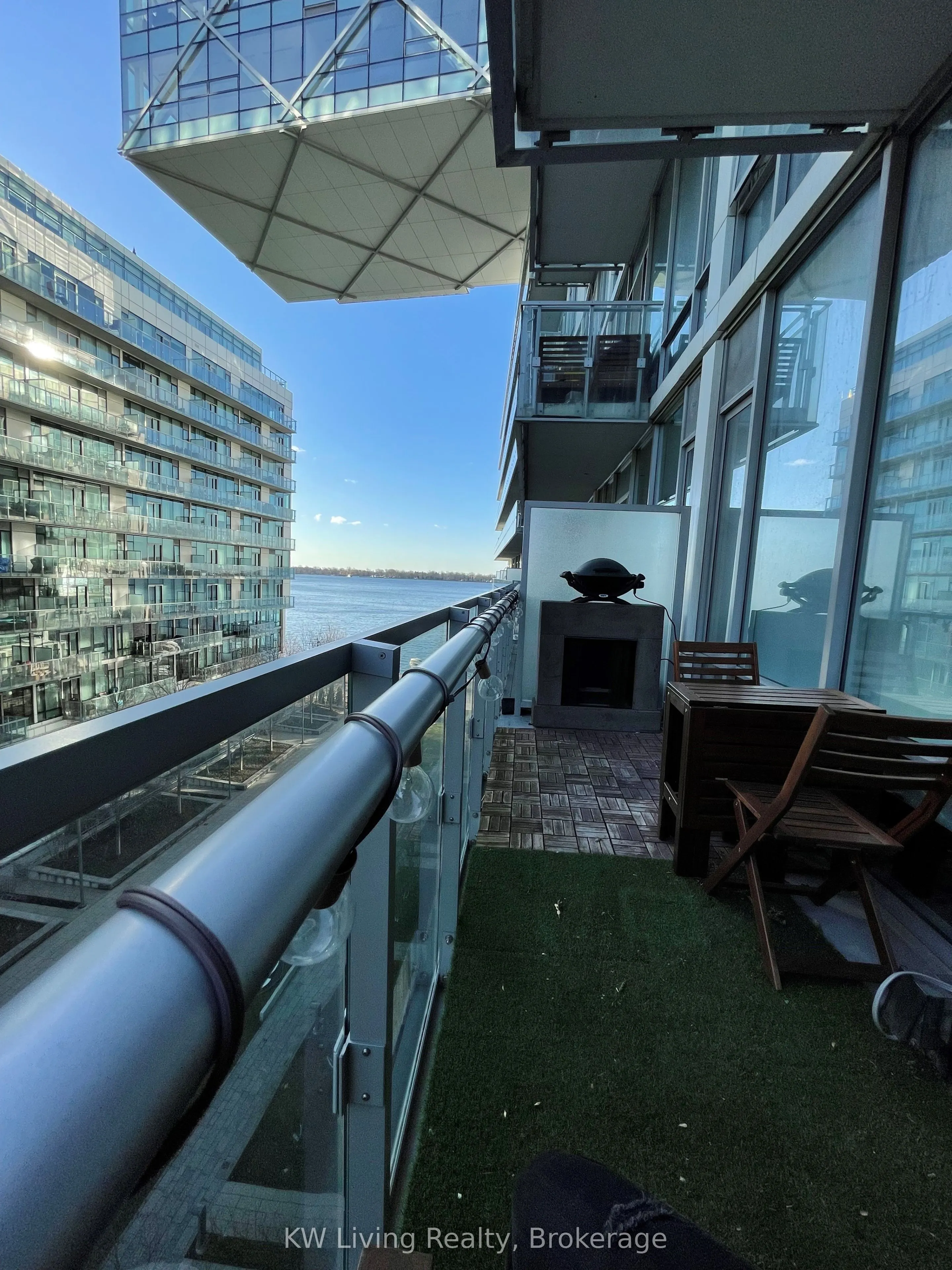 29 Queens Quay E, #622