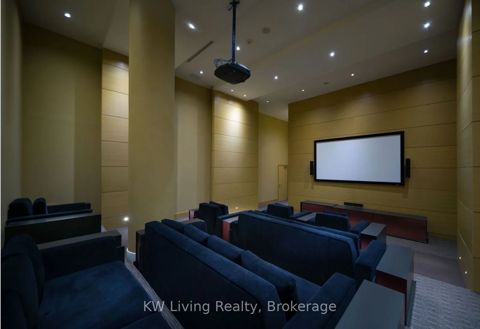 29 Queens Quay E, #622