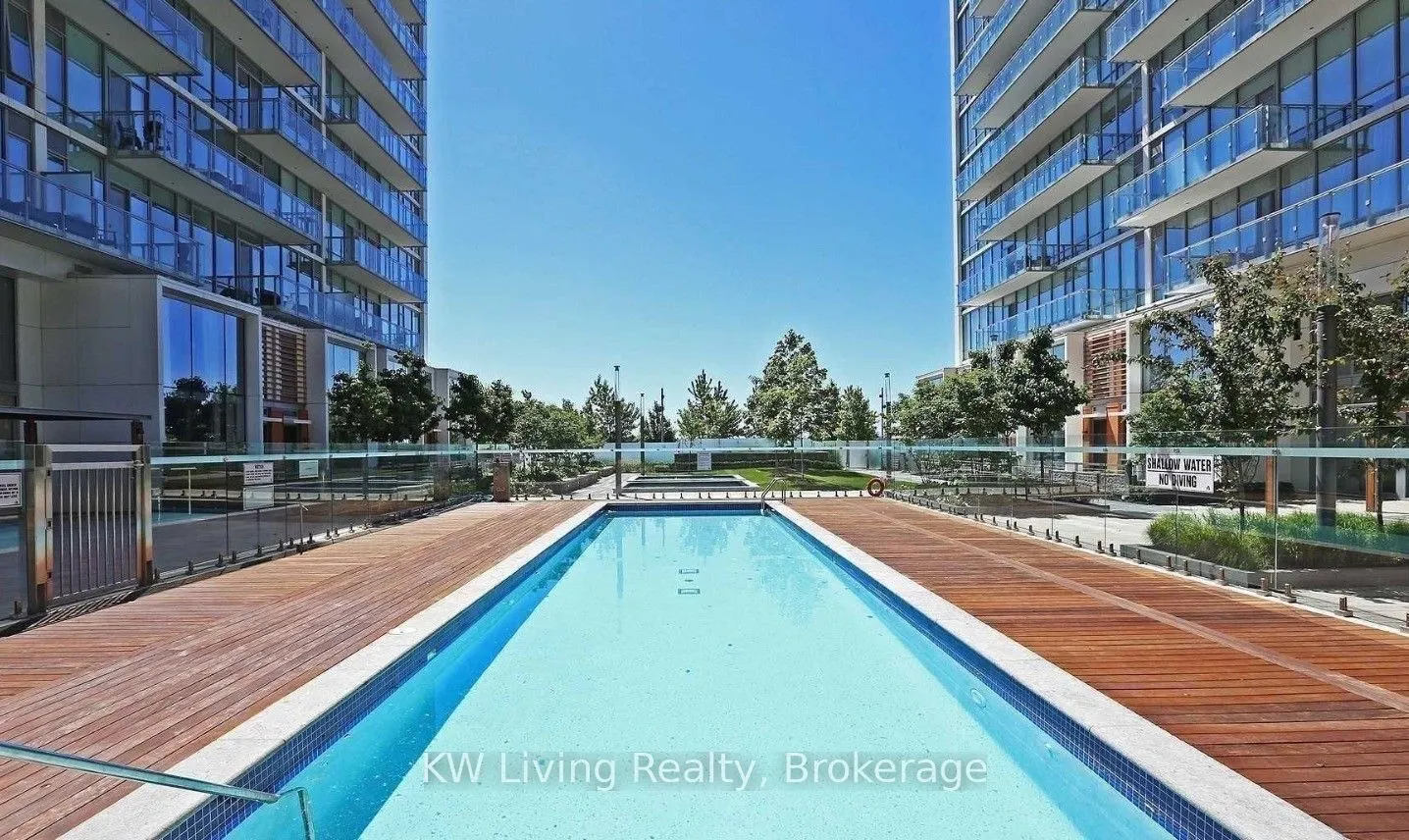 29 Queens Quay E, #622