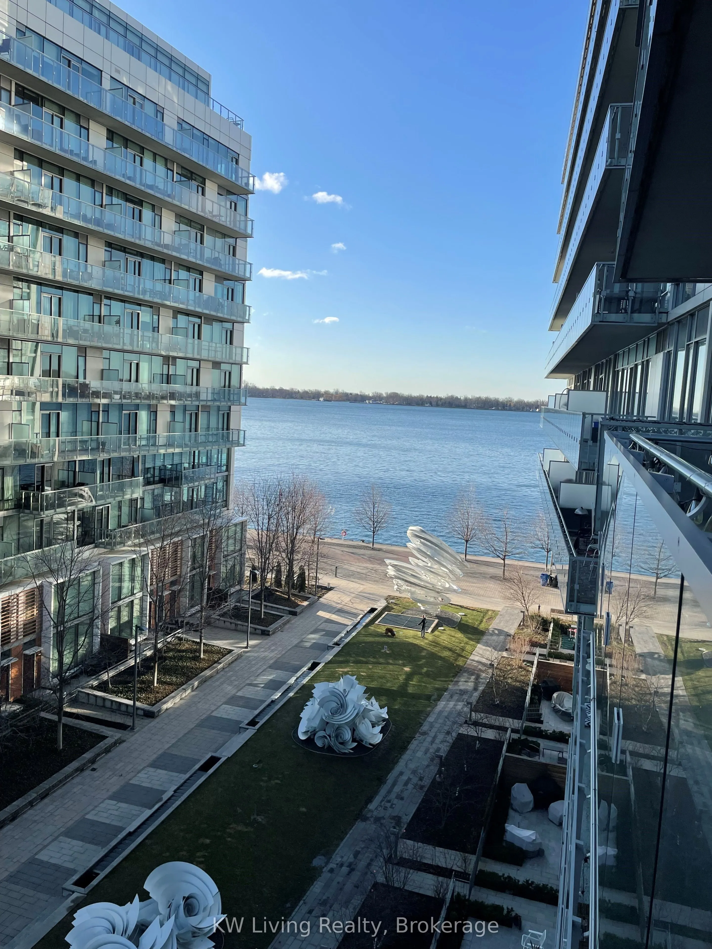 29 Queens Quay E, #622