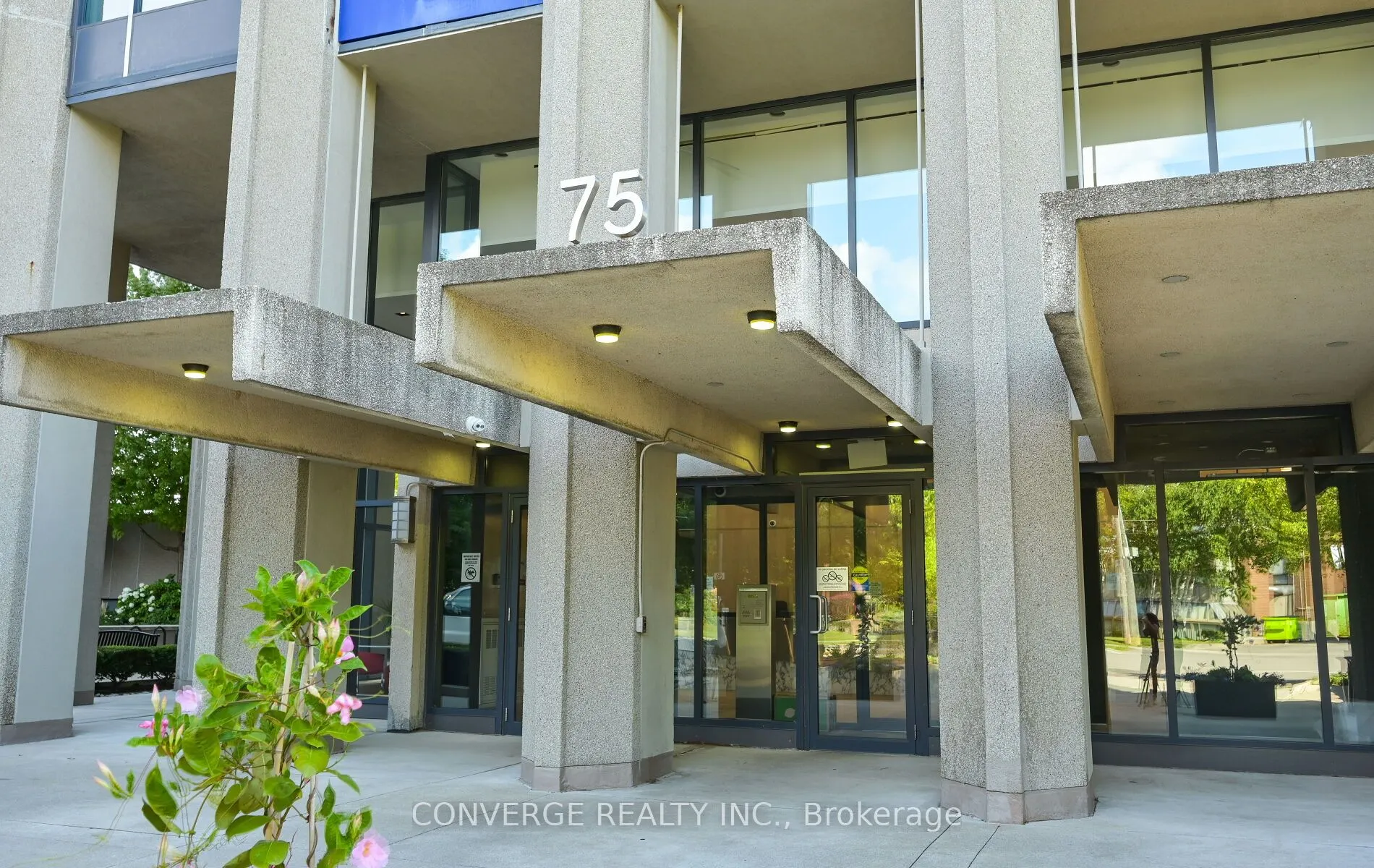 75 The Donway W, #203