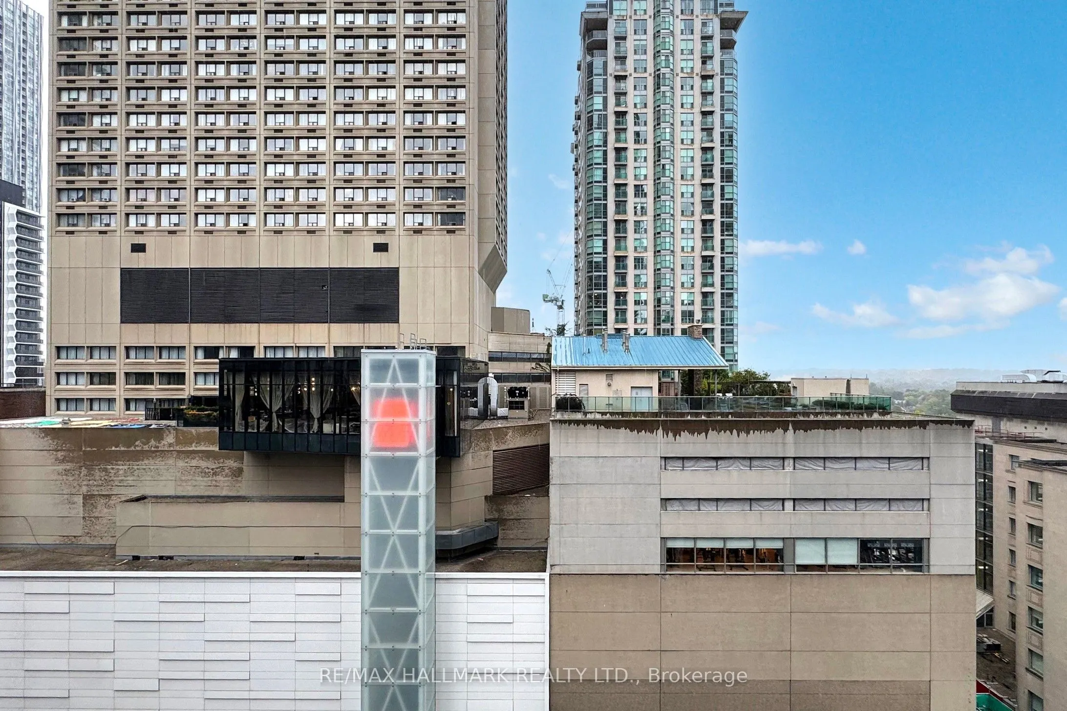85 Bloor Street E, #1403