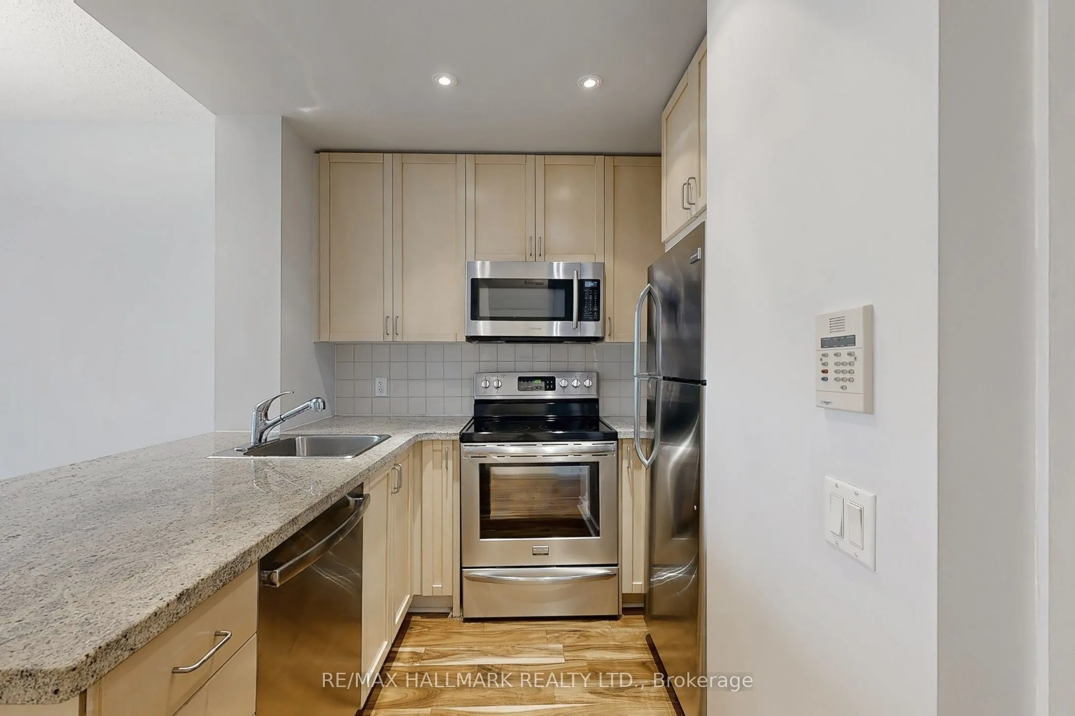 85 Bloor Street E, #1403