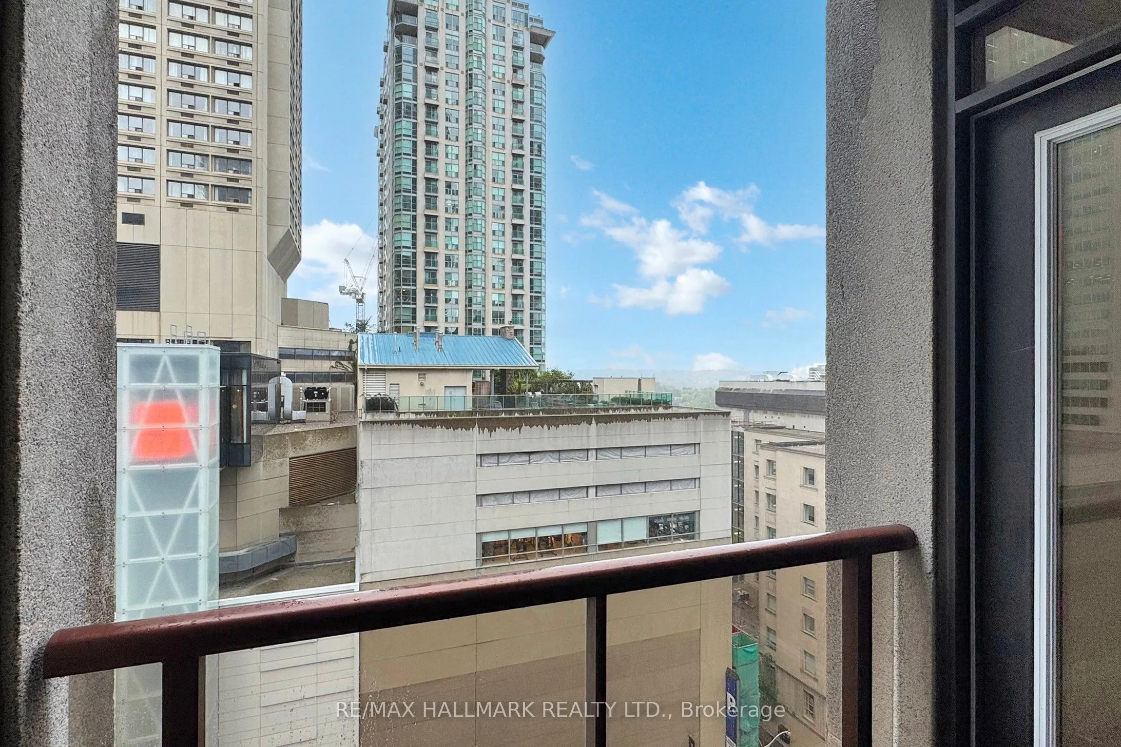 85 Bloor Street E, #1403