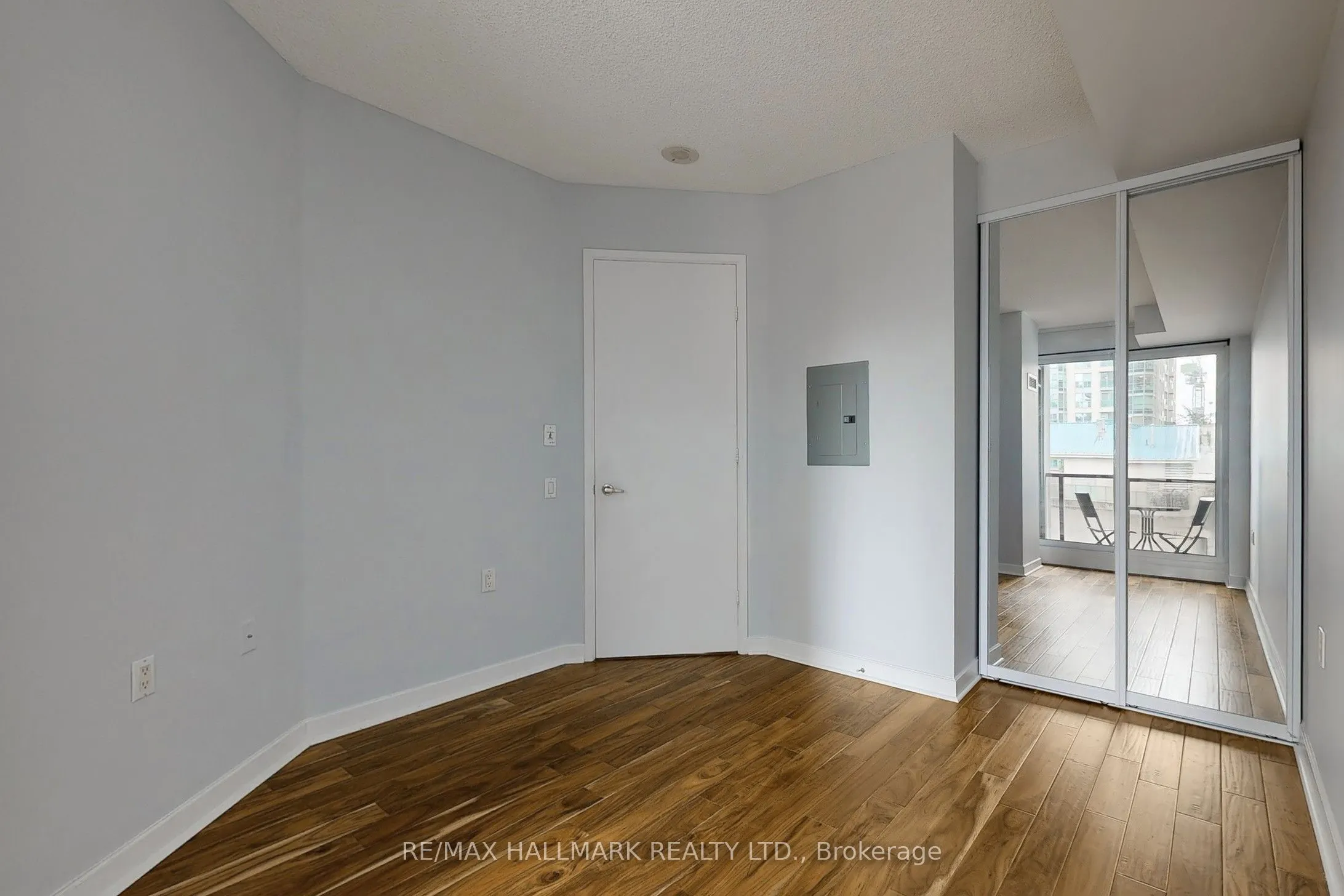 85 Bloor Street E, #1403