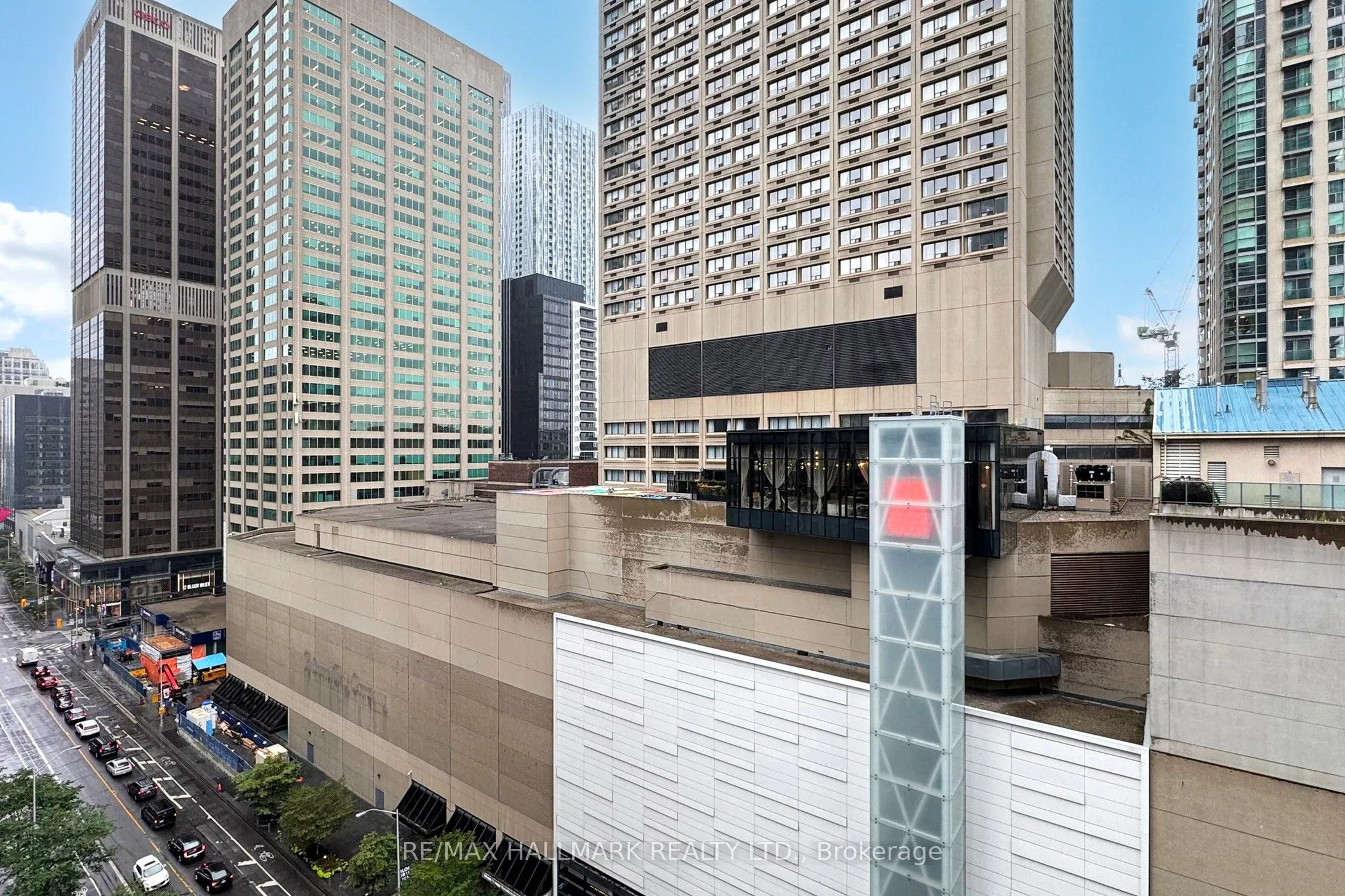 85 Bloor Street E, #1403