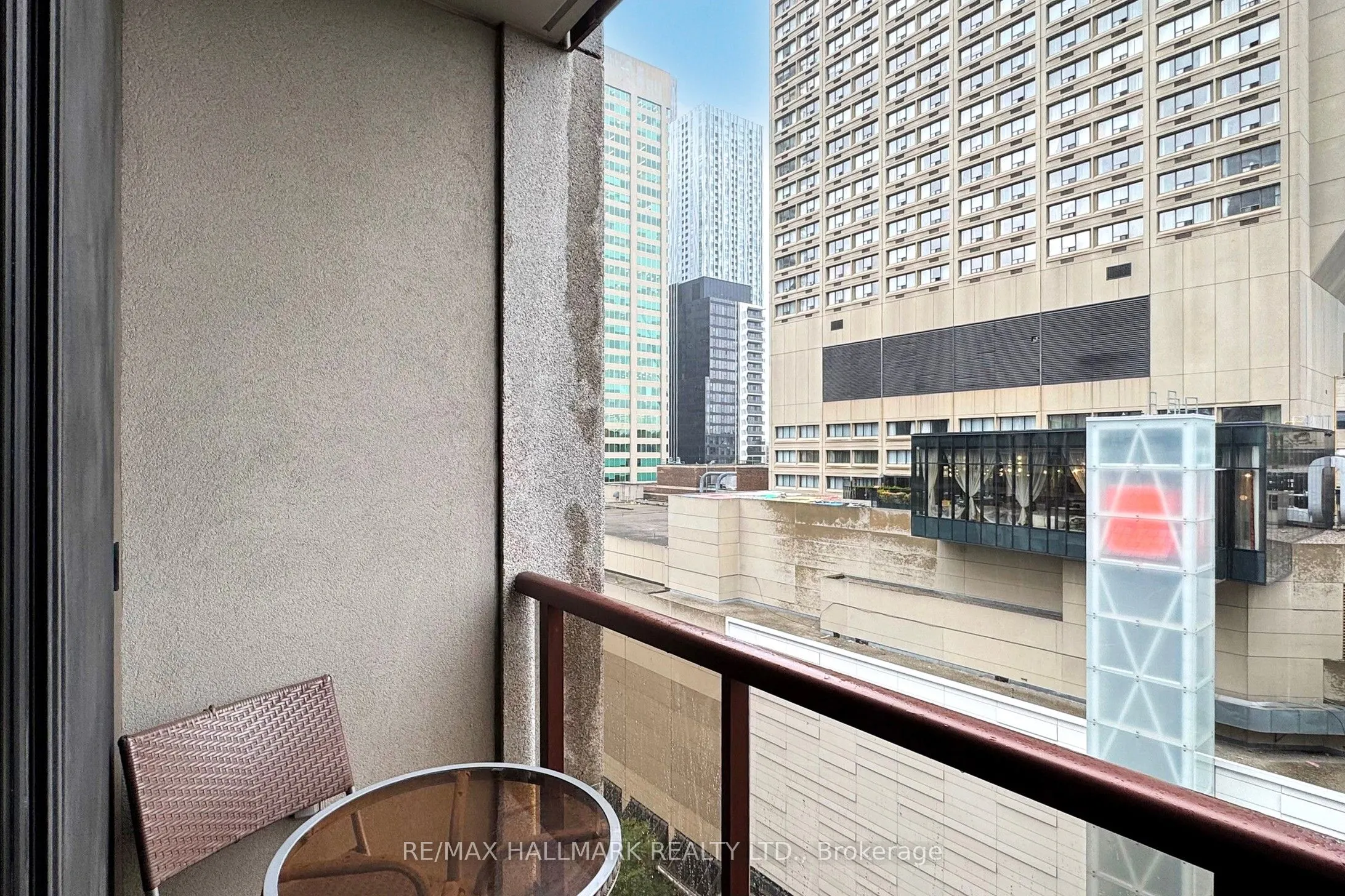 85 Bloor Street E, #1403