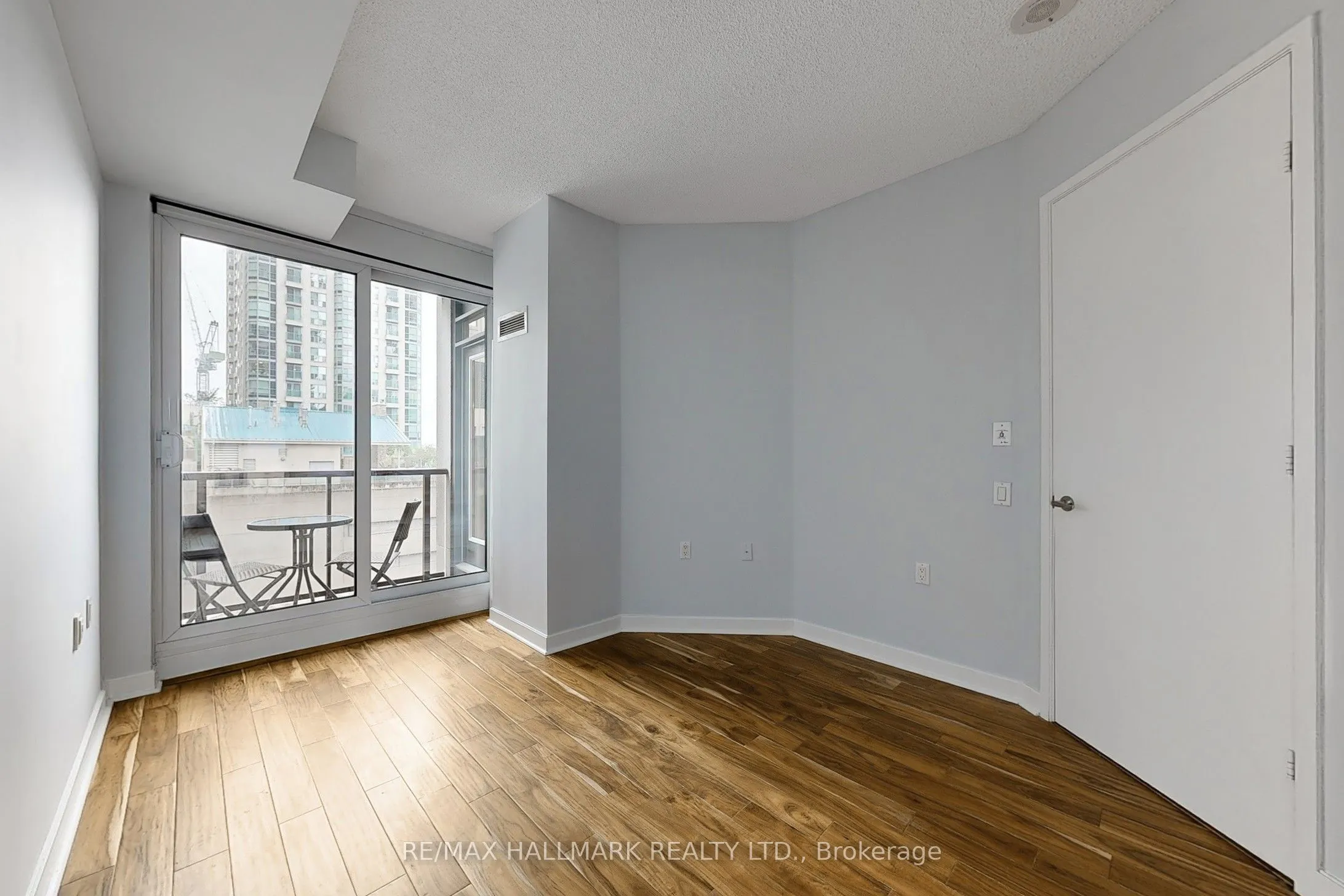 85 Bloor Street E, #1403