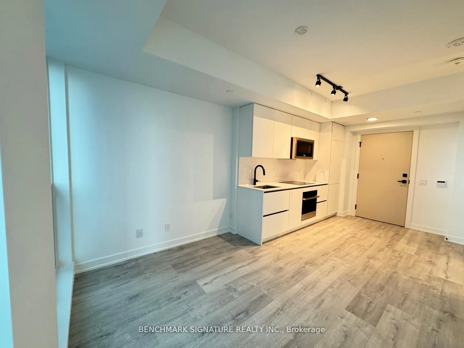 327 King Street W, #2605