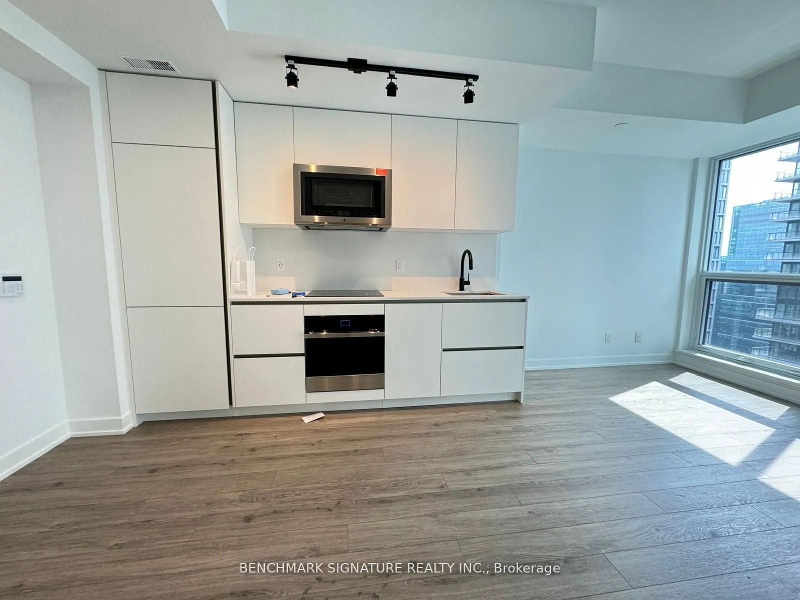 327 King Street W, #2605