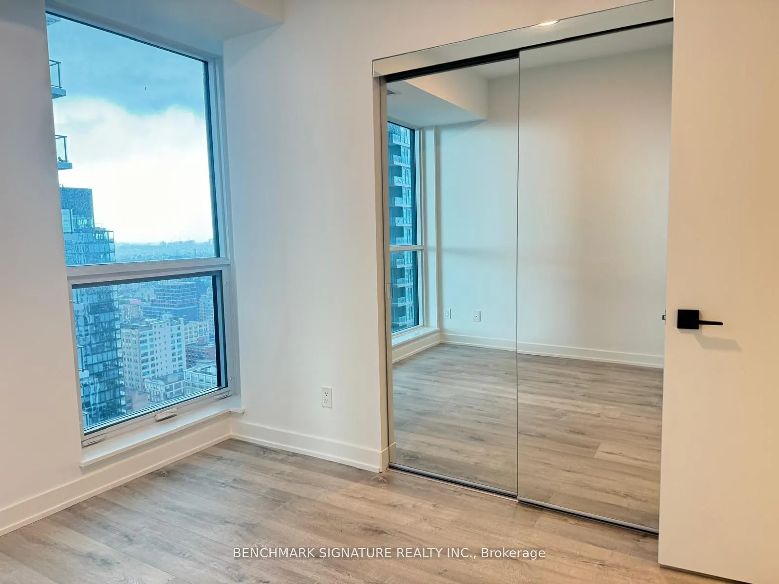 327 King Street W, #2605