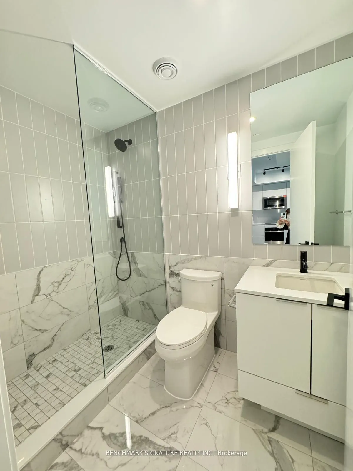 327 King Street W, #2605