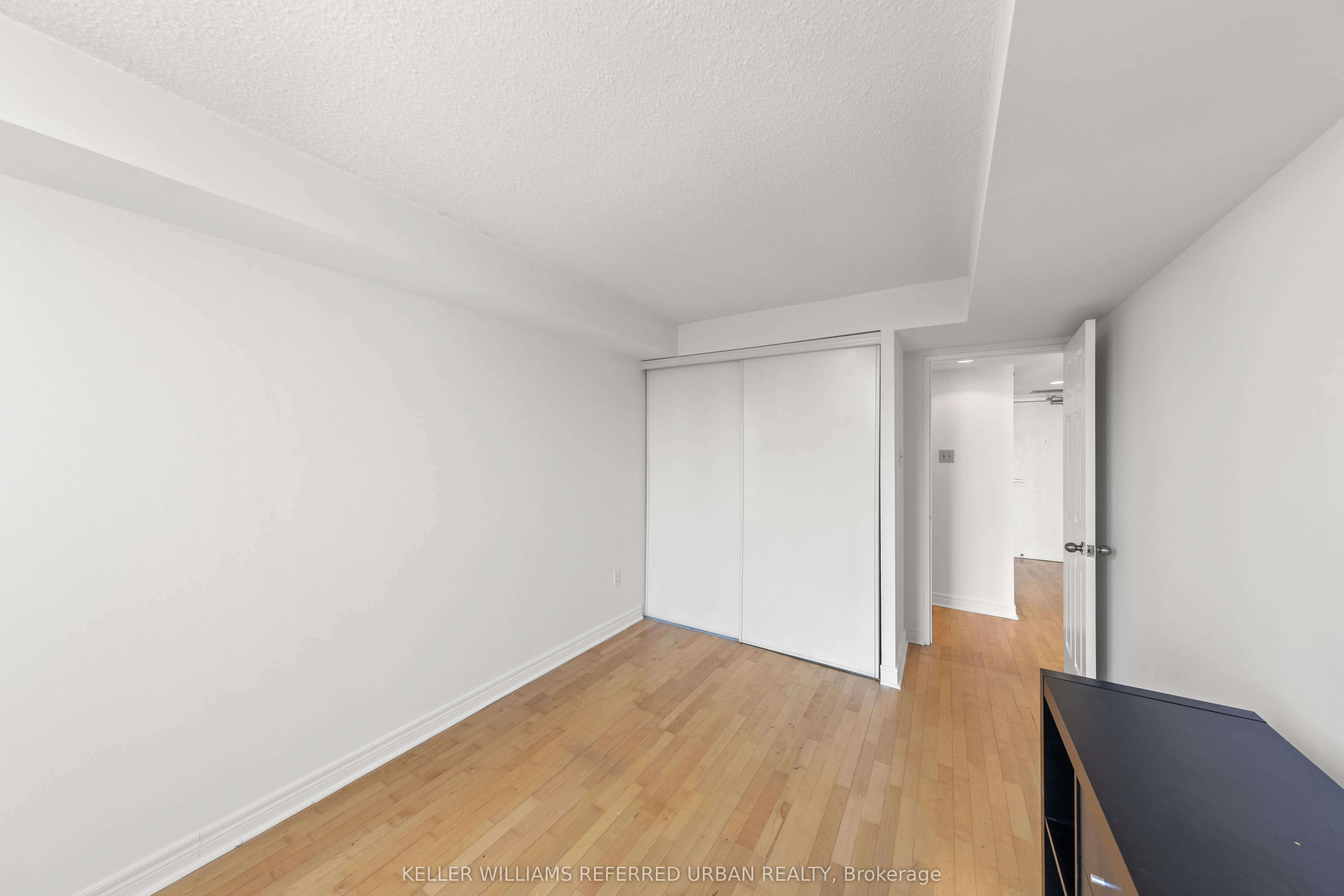 725 King Street W, #404