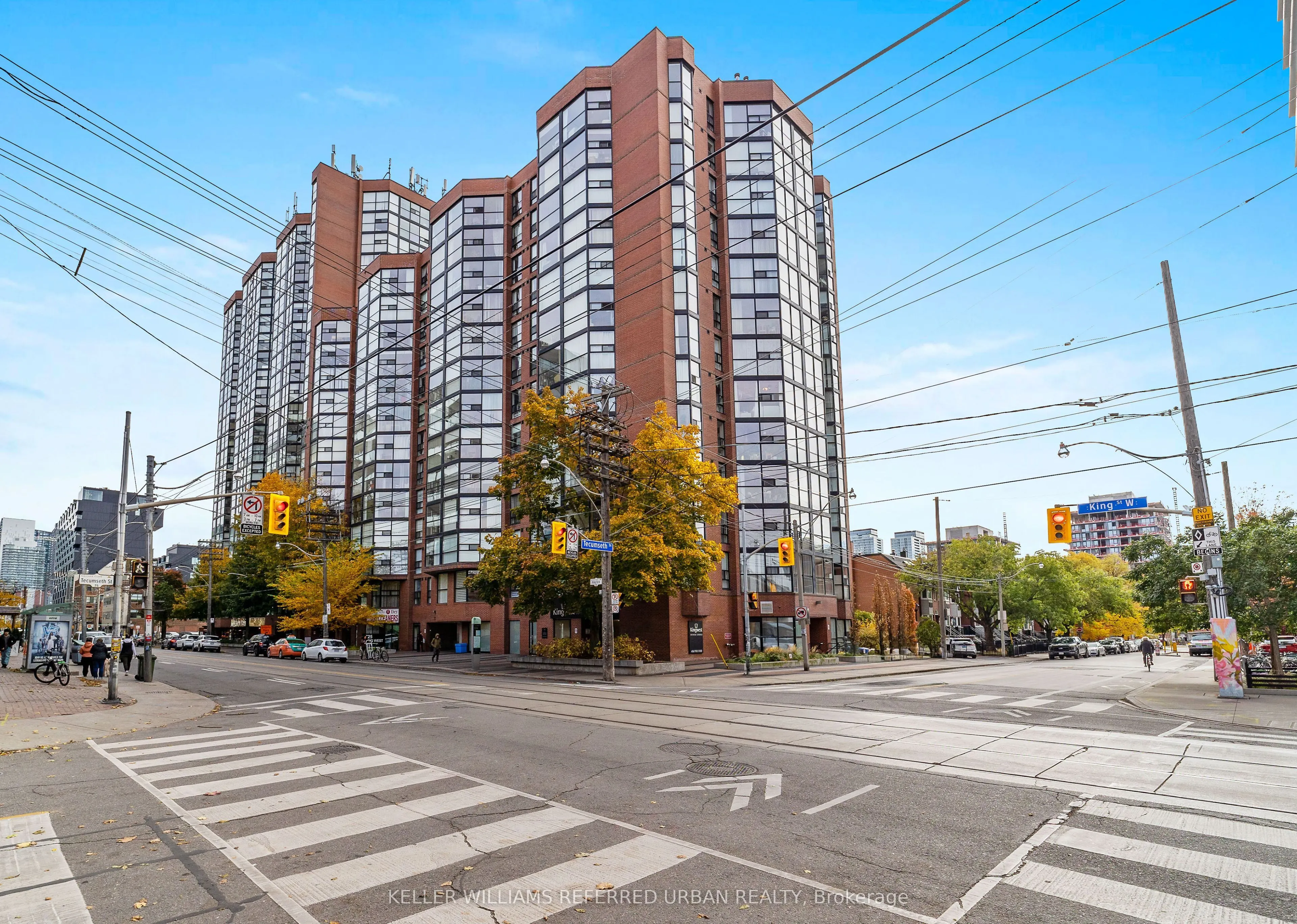 725 King Street W, #404