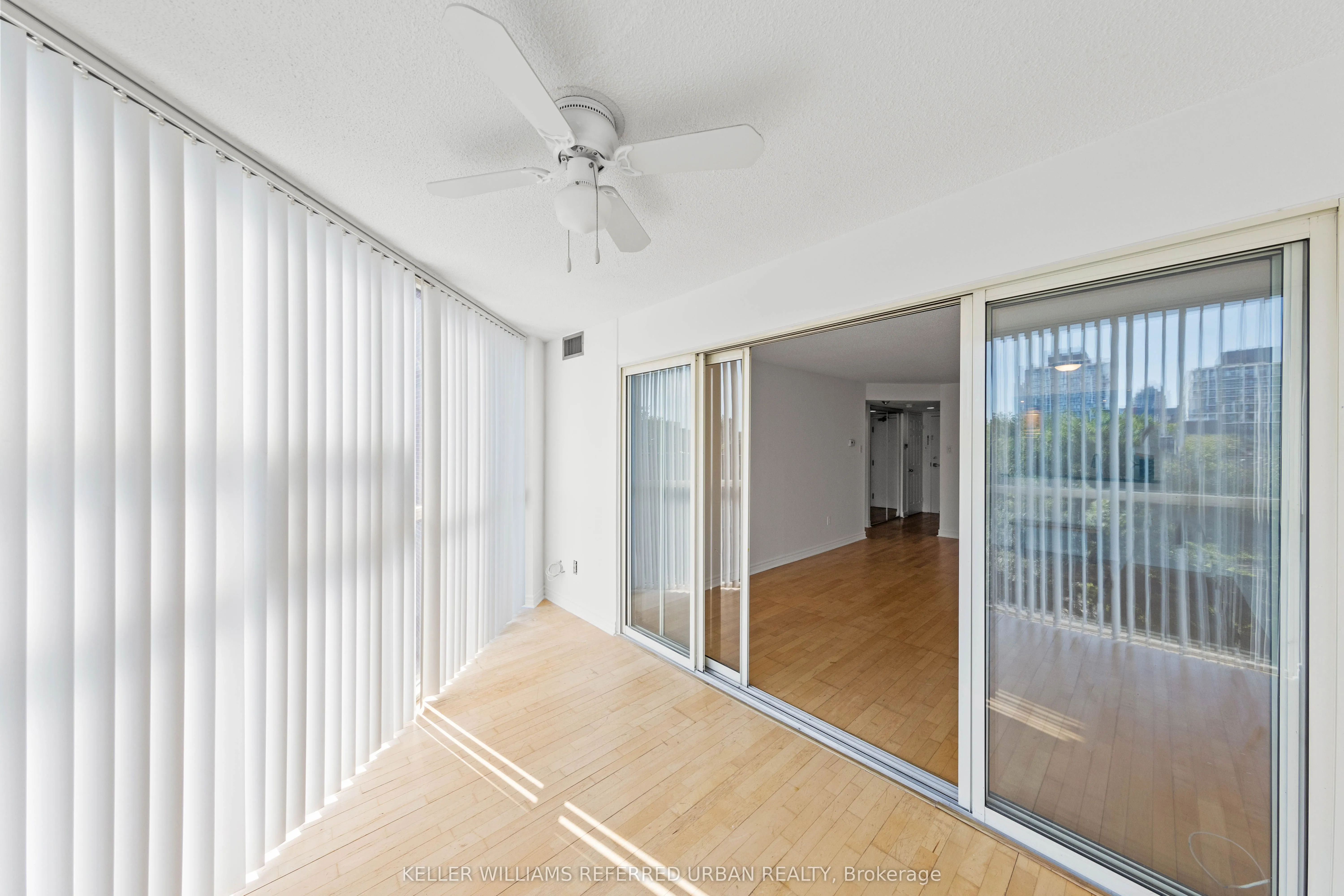 725 King Street W, #404