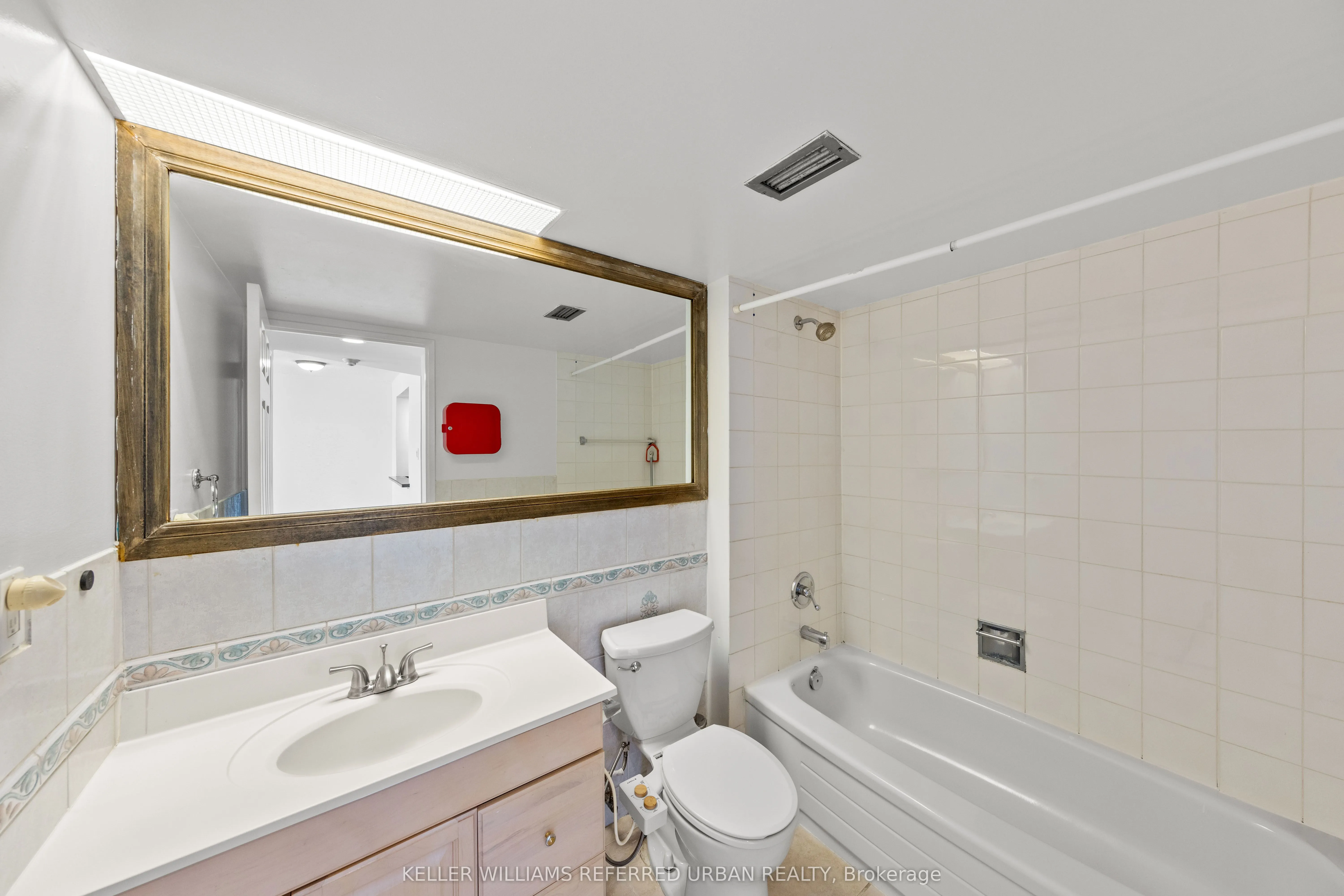 725 King Street W, #404