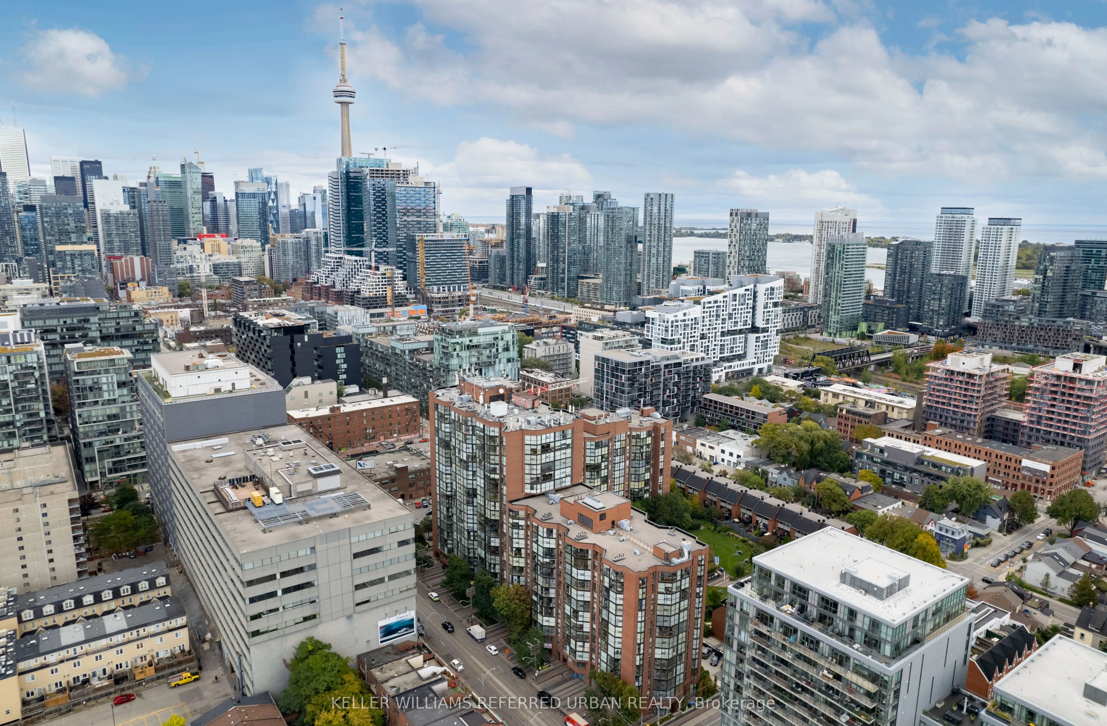 725 King Street W, #404