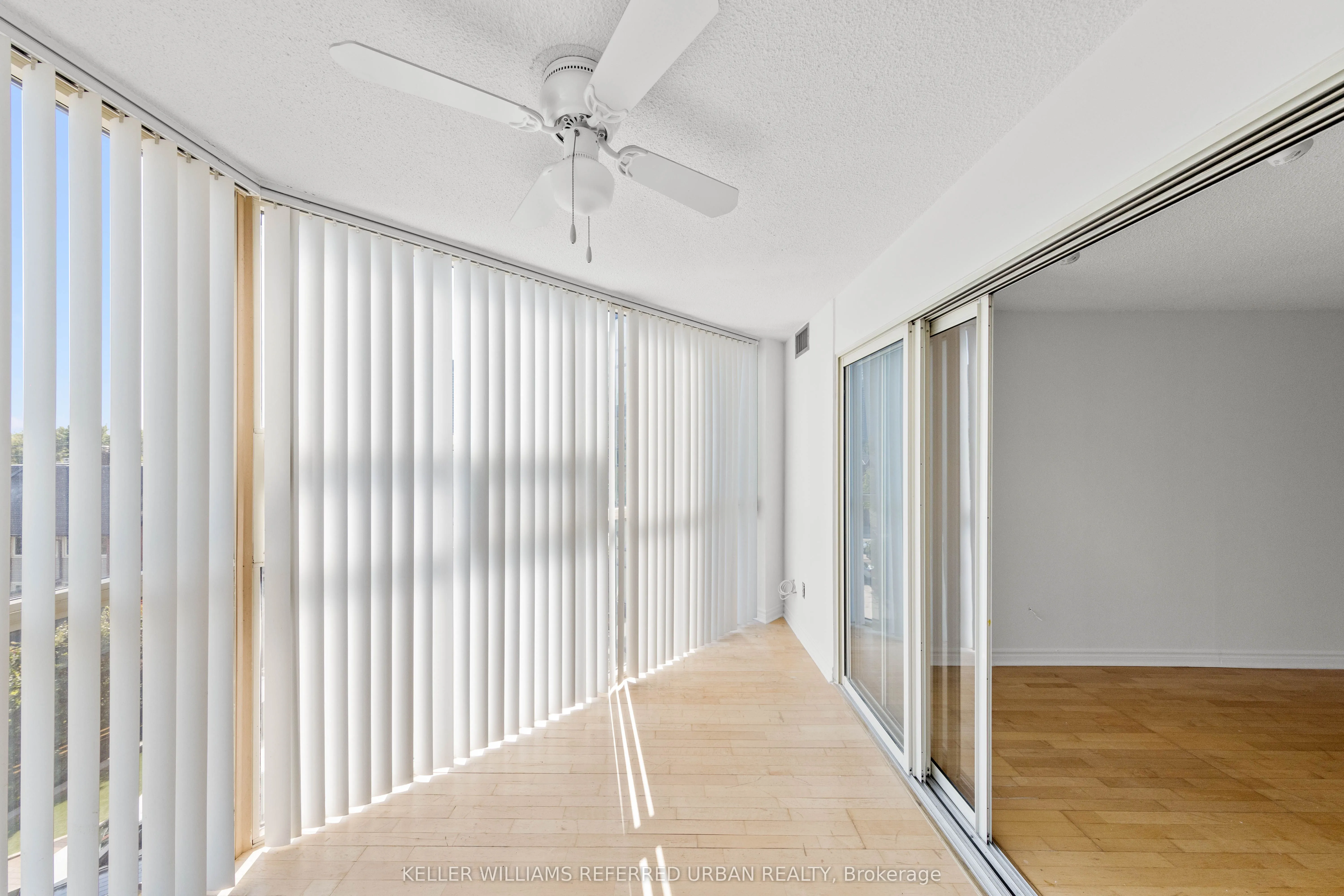 725 King Street W, #404