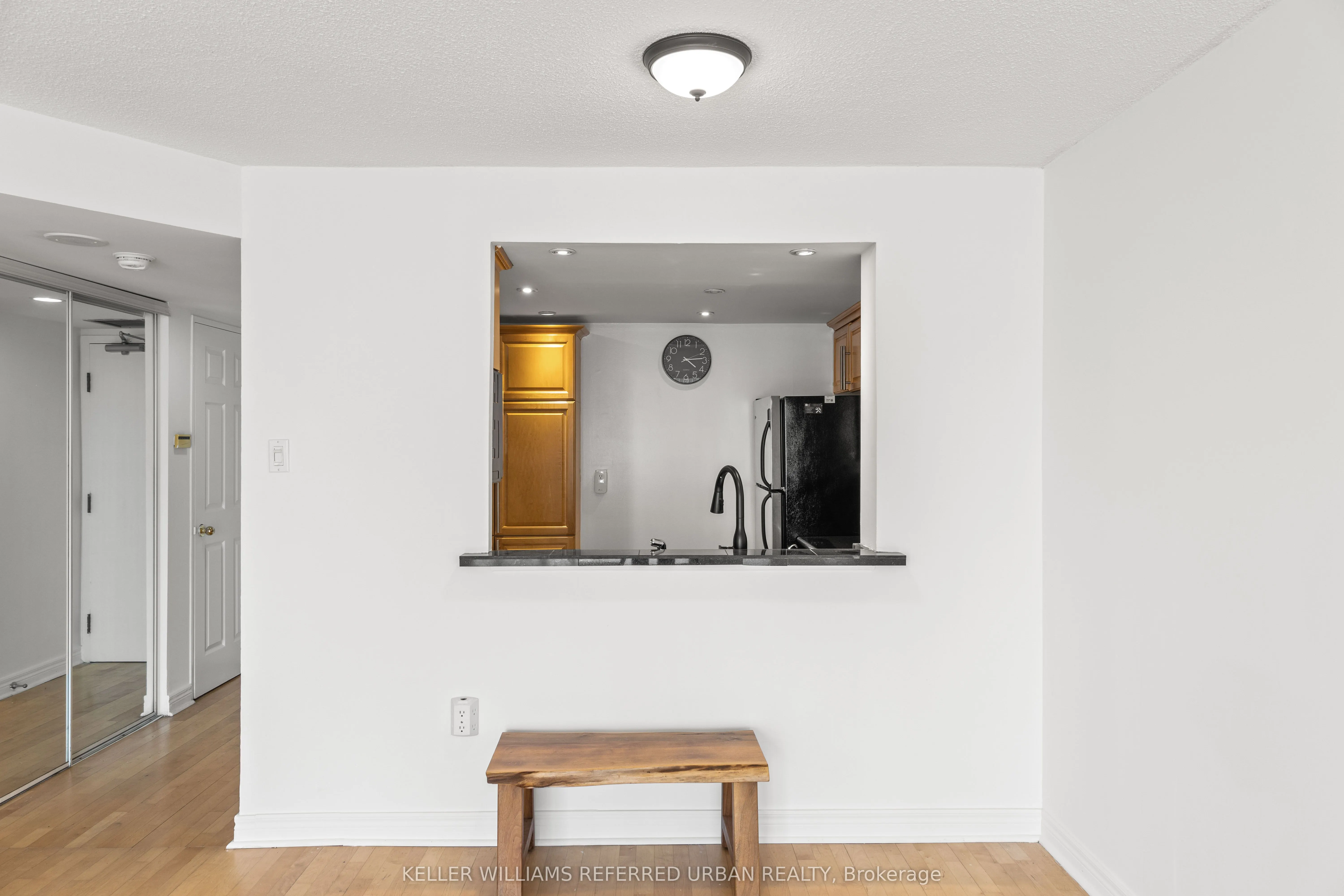 725 King Street W, #404